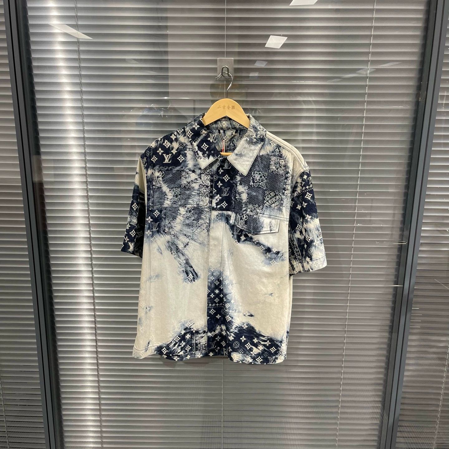 Louis Vuitton Louis Vuitton Monogram allover print short-sleeve shirt L Size US M / EU 48-50 / 2 - 1 Thumbnail