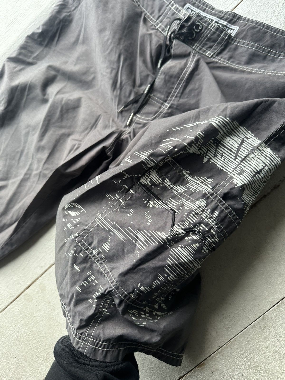 Diesel VNTG 🚨 DIESEL INDUSTRY GRAY SURF SHORTS RARE BIG LOGO POCKET Size US 32 / EU 48 - 3 Thumbnail