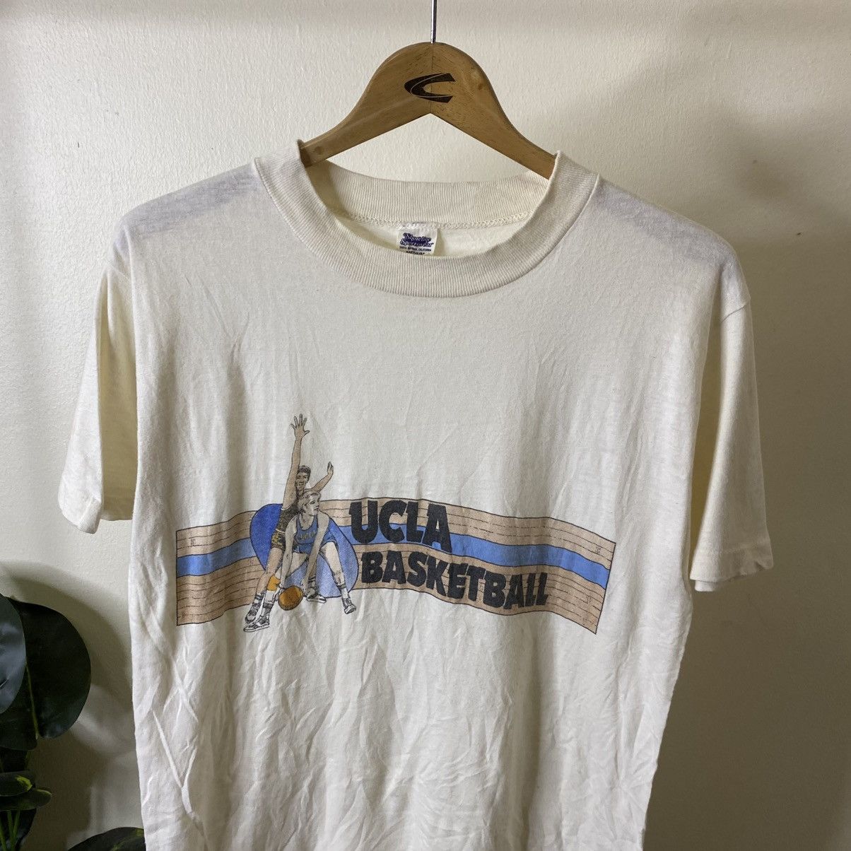 Vintage Vintage 1980s UCLA Basketball Collegiate NCAA Tee Size US M / EU 48-50 / 2 - 2 Thumbnail