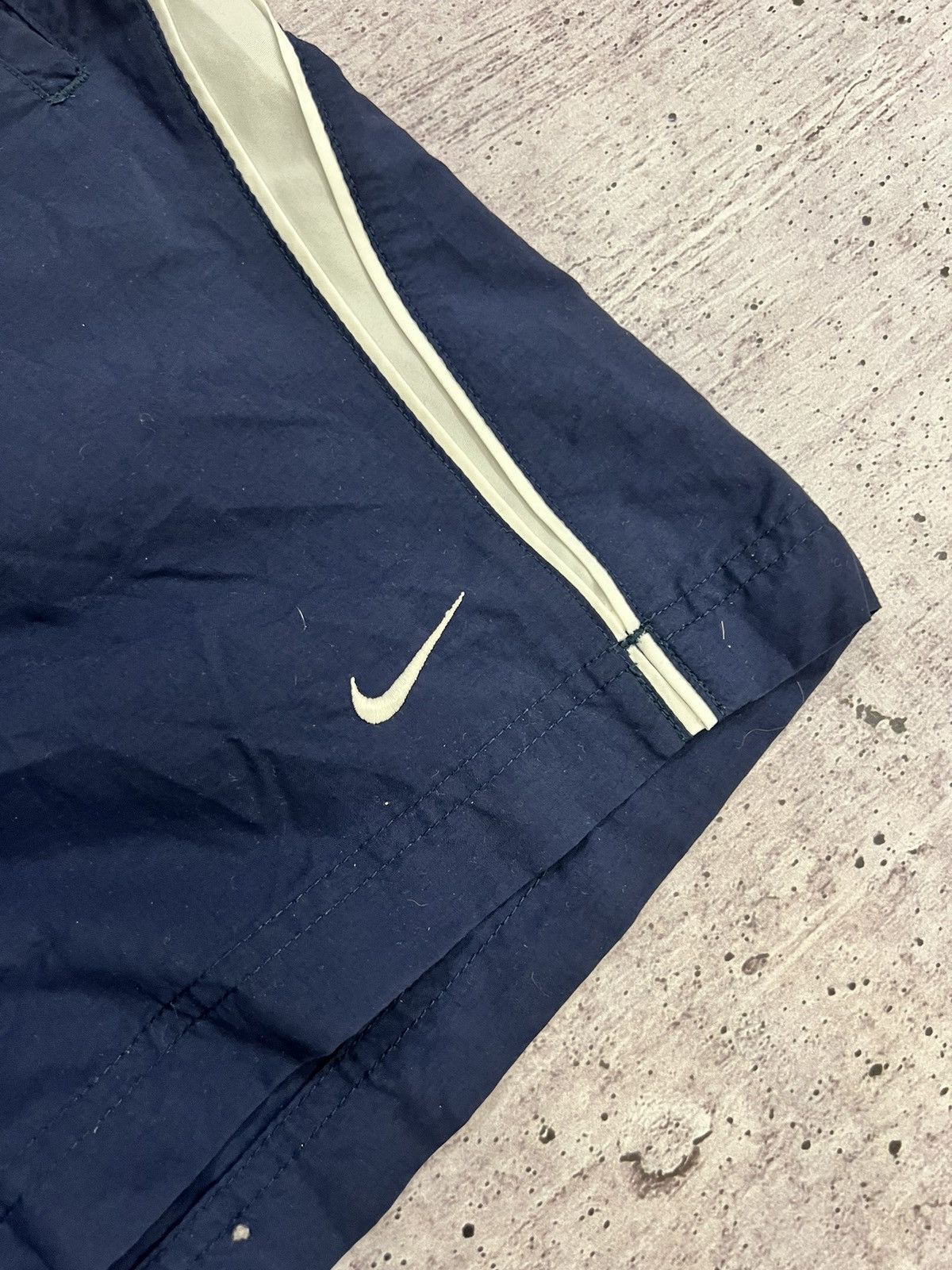 Nike × Vintage Nike Vintage y2k Swoosh Shorts Size US 31 - 5 Thumbnail