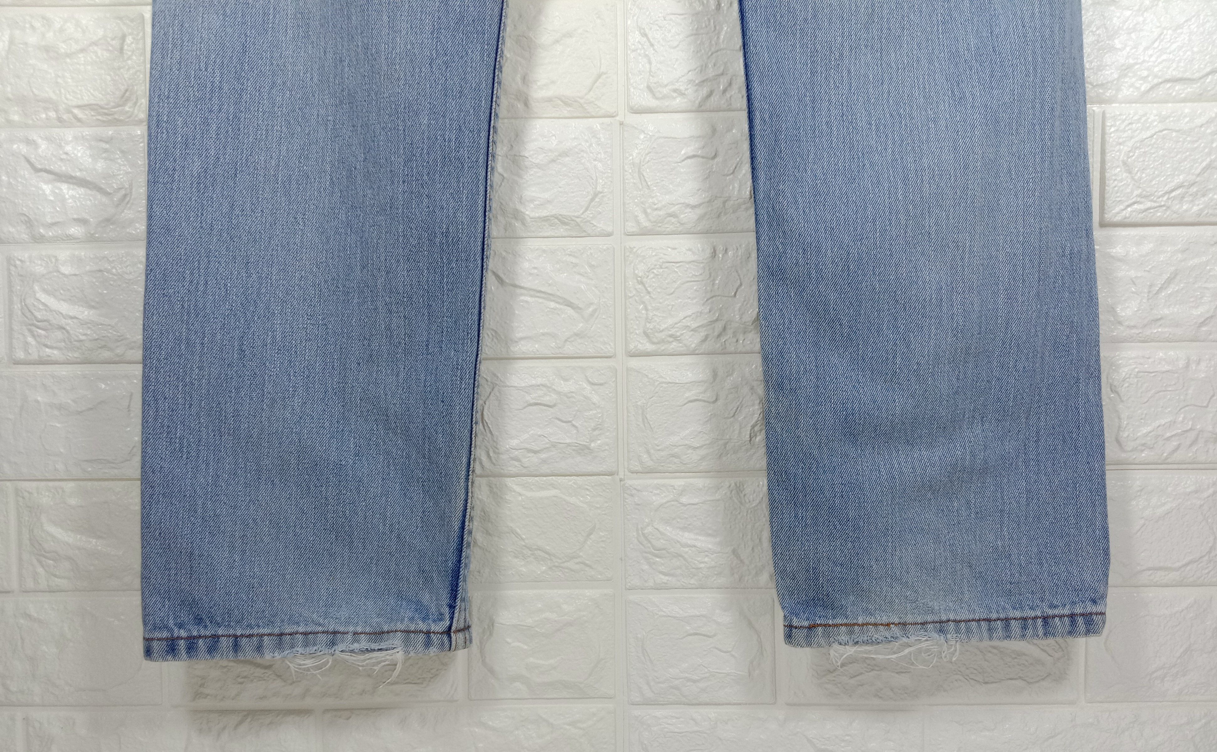Levi's Vintage Levi’s 505 Light Wash Jeans Distressed Denim Size US 33 - 8 Thumbnail