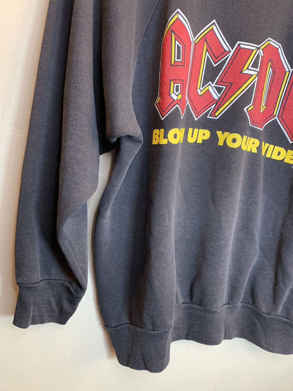 AC/DC *RARE* Vintage 80’s AC/DC Blow Up Your Video Tour Sweatshirt Size US L / EU 52-54 / 3 - 4 Thumbnail