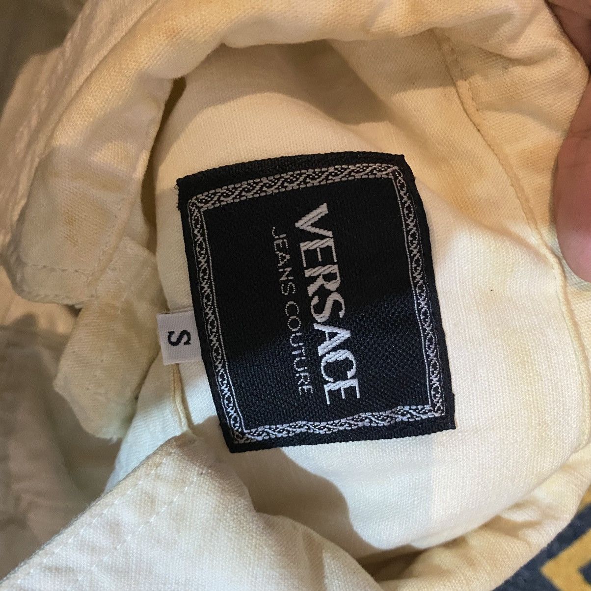 Versace Jeans Couture Vintage Versace Jeans Couture White Crop DenimTrucker Jacket Size S / US 4 / IT 40 - 14 Thumbnail