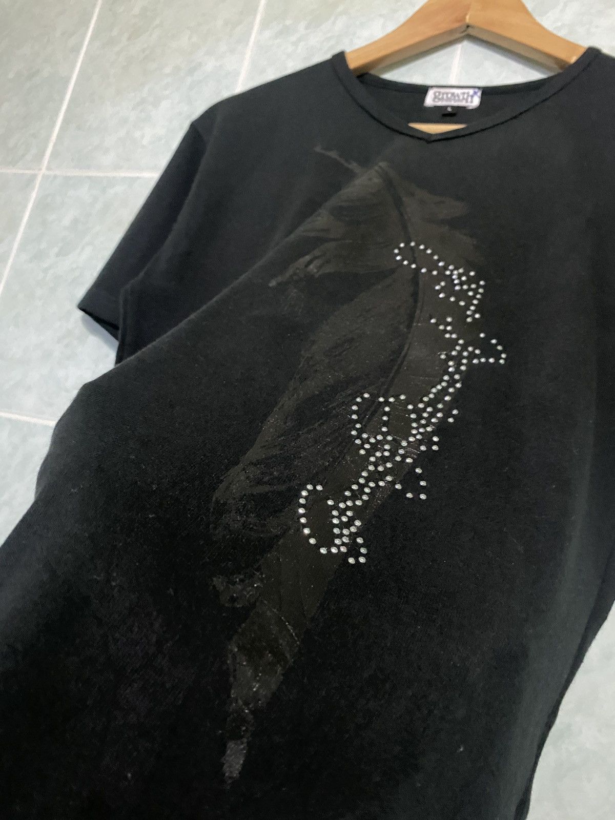 In The Attic × Japanese Brand Growth IN THE ATTIC Embellished V Neck Tee Size US L / EU 52-54 / 3 - 3 Thumbnail