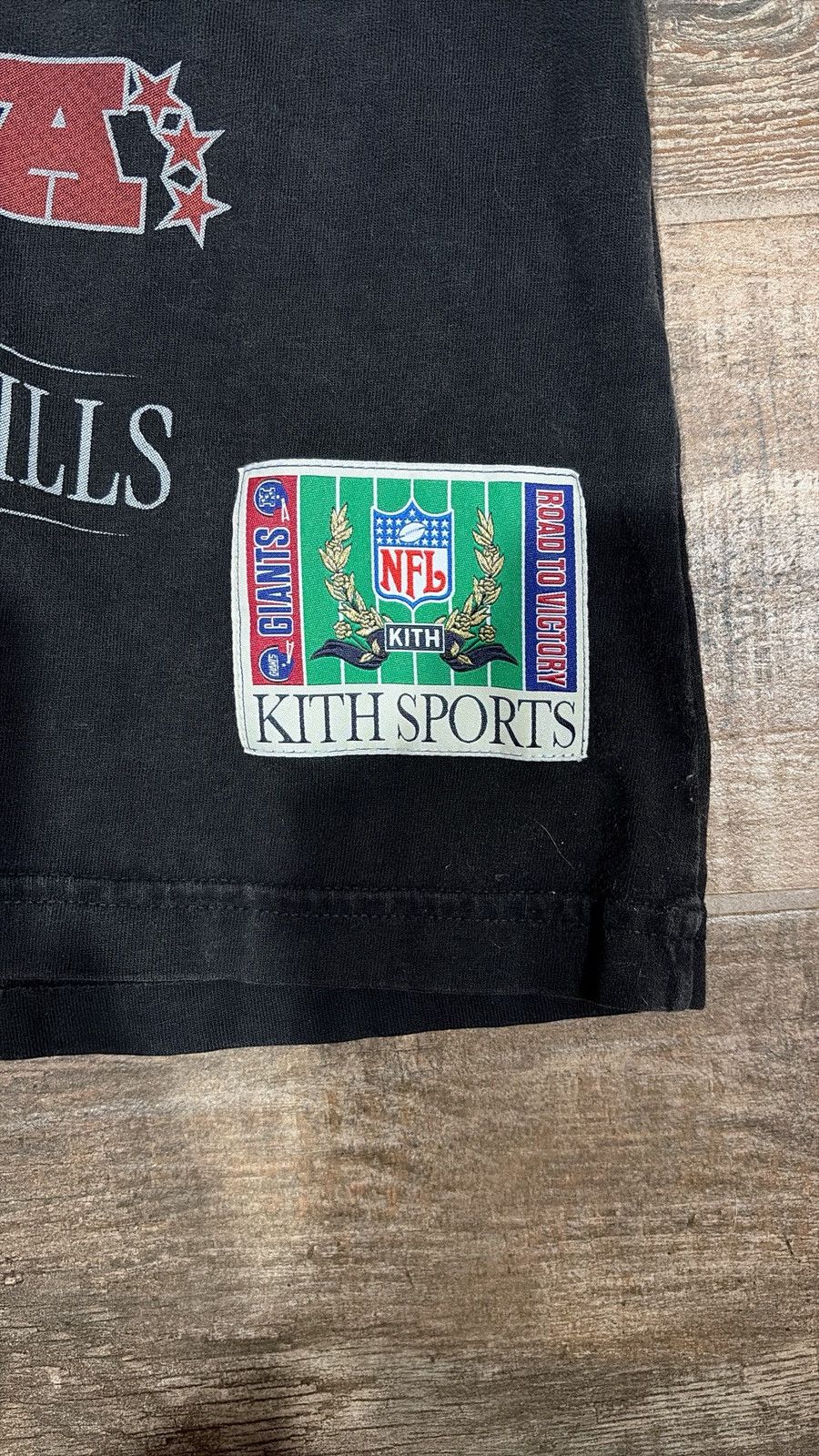 Kith × NFL Kith x NFL Bishop Tee New York Giants Buffalo Bills Size XS Size US XS / EU 42 / 0 - 4 Thumbnail