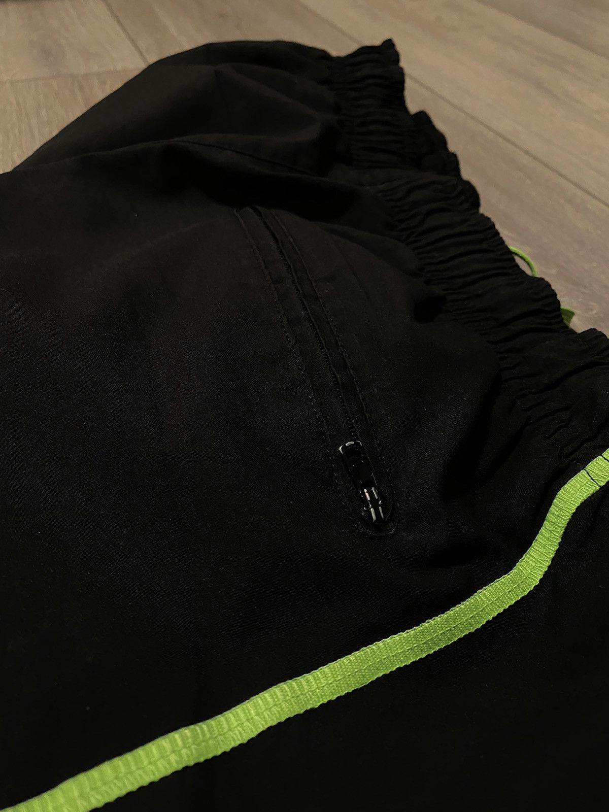 Nike Vintage Nike Track Pants Nylon Baggy Double Swoosh Joggers Size US 30 / EU 46 - 6 Thumbnail