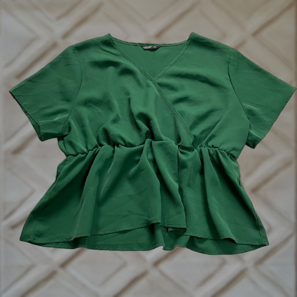 Shein Shein Curve Blouse Womens 2XL Solid Green V-Neck Peplum Chiffon Short Sleeve Top Size XXL / US 16-18 / IT 52-54 - 1 Thumbnail
