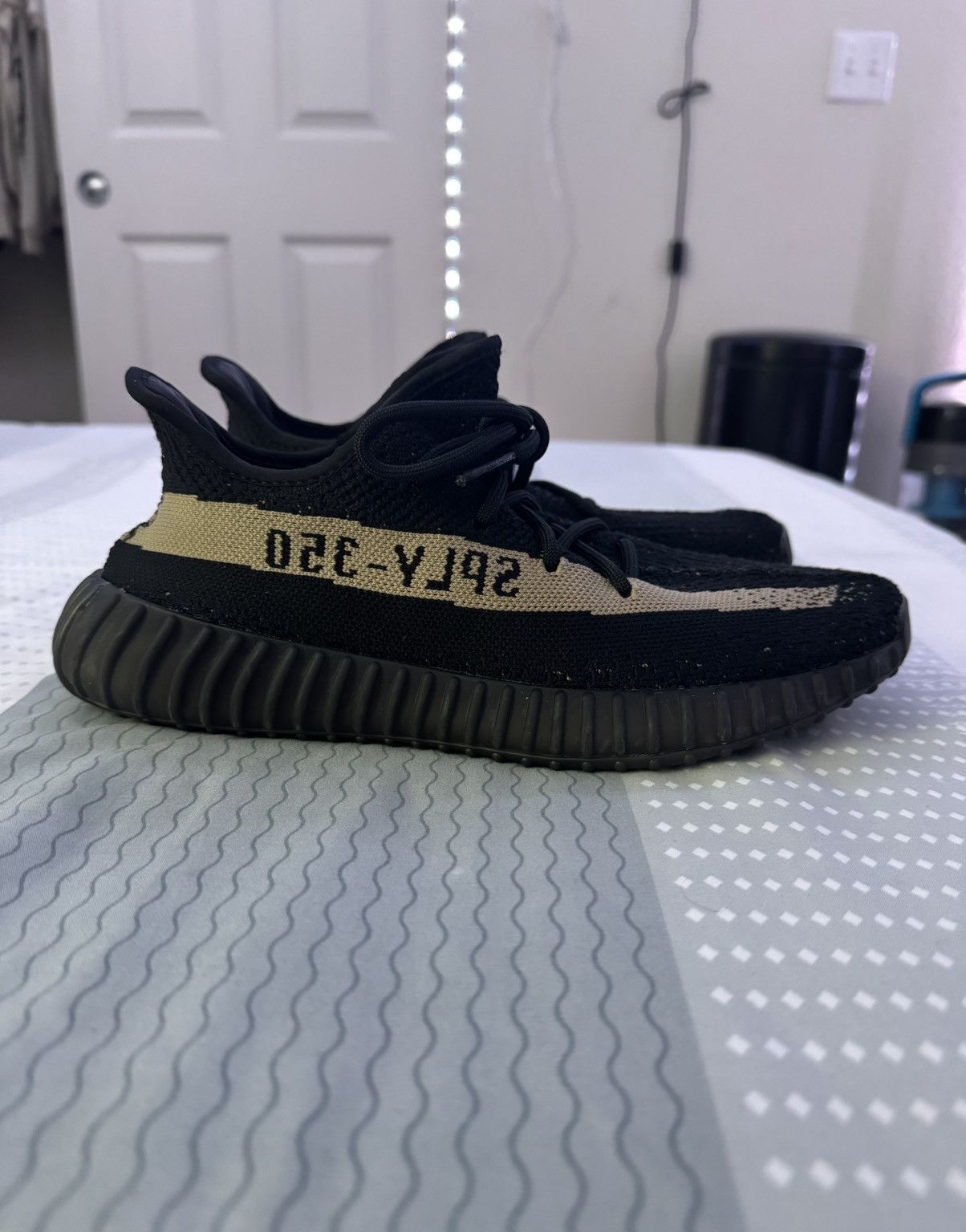 Yeezy YEEZY BOOST 350 CORE GREEN V2 Size US 9 / EU 42 - 4 Thumbnail
