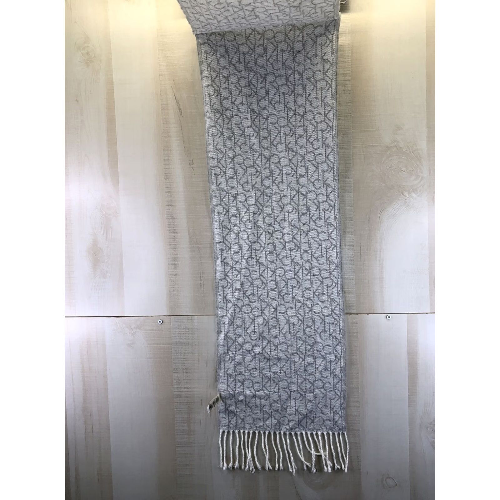 Calvin Klein VINTAGE Calvin Klein Gray White Knit Rectangular Fringed CK Logo Womens Scarf-5241 Size ONE SIZE - 5 Thumbnail