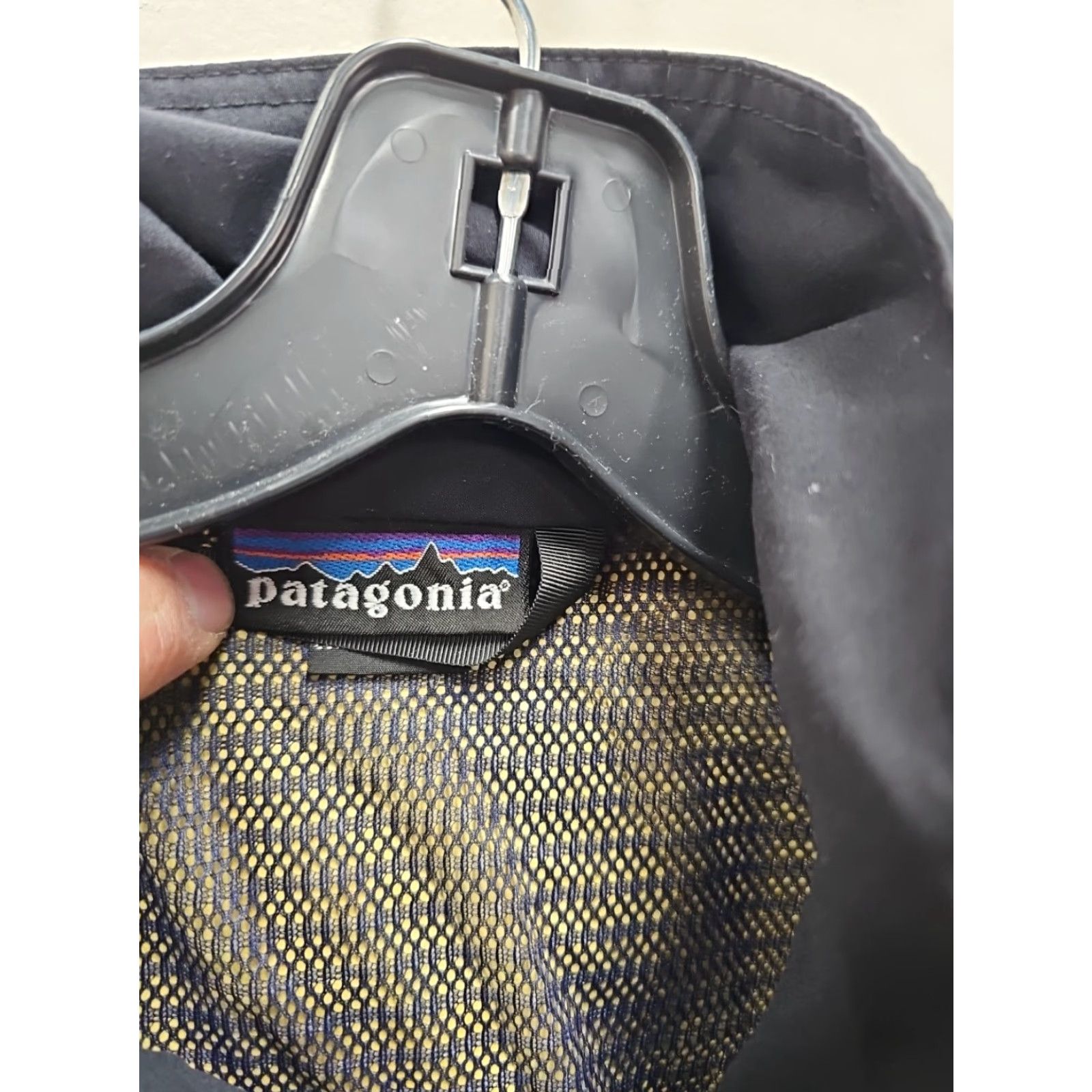 Patagonia VINTAGE Patagonia GORE-TEX Womens Jacket Small Black Hooded Full Zip Jacket Womens Size S / US 4 / IT 40 - 5 Thumbnail