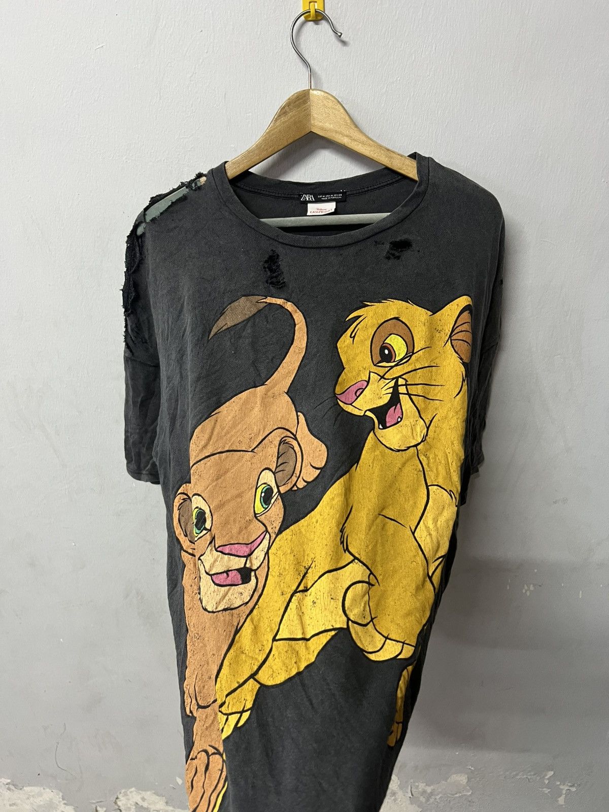 Anime THRASHED FADED LION KING BIG PRINT Size US M / EU 48-50 / 2 - 4 Thumbnail