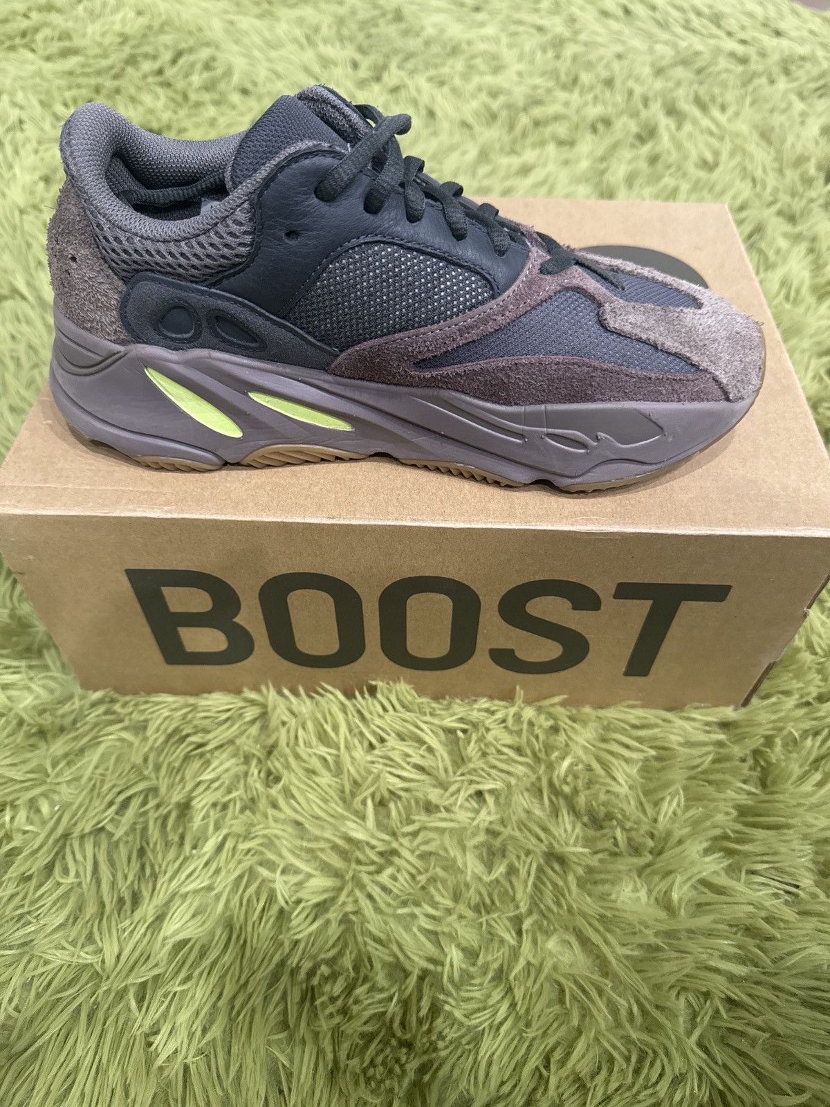 Yeezy Yeezy 700 boost “MAUVE” Size US 6.5 / IT 36.5 - 2 Thumbnail