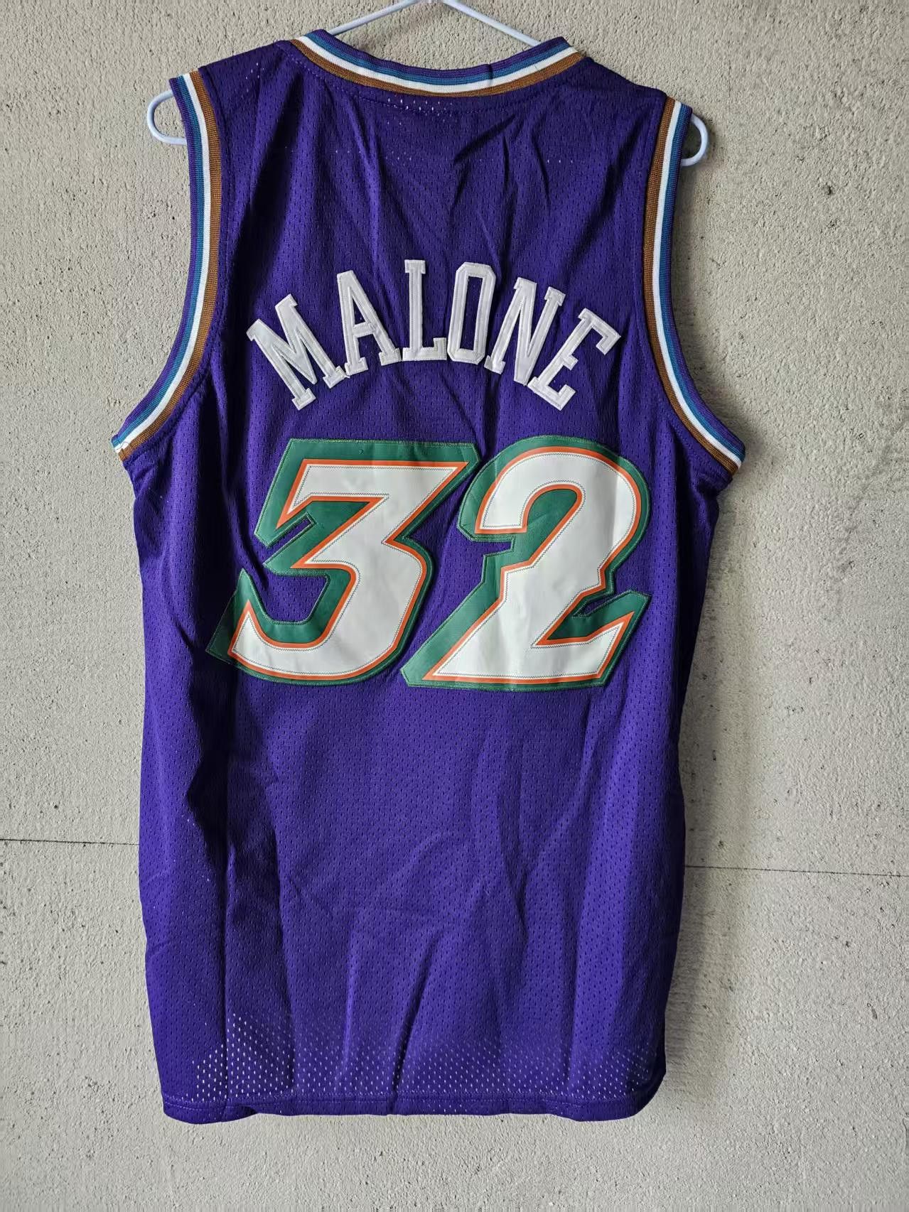 NBA Utah Jazz #32 Karl Malone Jersey Size US S / EU 44-46 / 1 - 2 Thumbnail