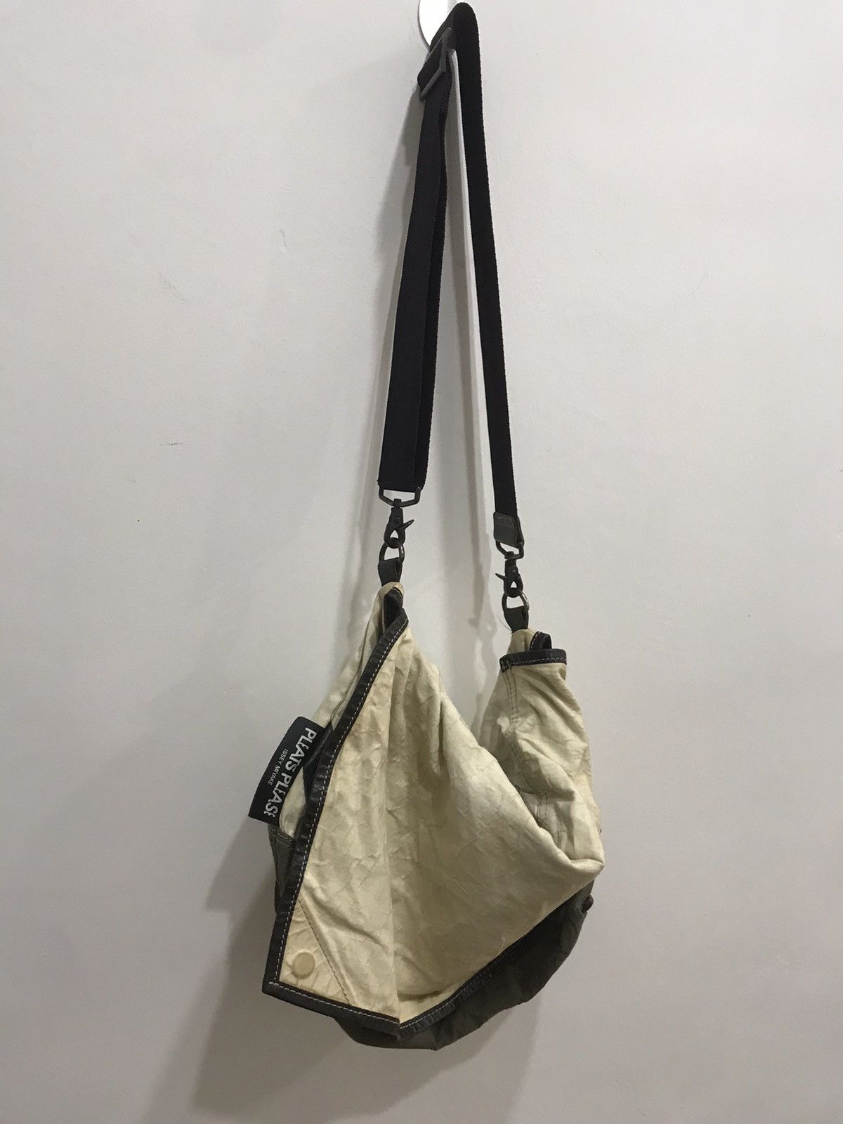 Pleats Please Issey Miyake SS15 Pleats Please Issey Miyake Leather x Canvas Bag Size ONE SIZE - 23 Thumbnail