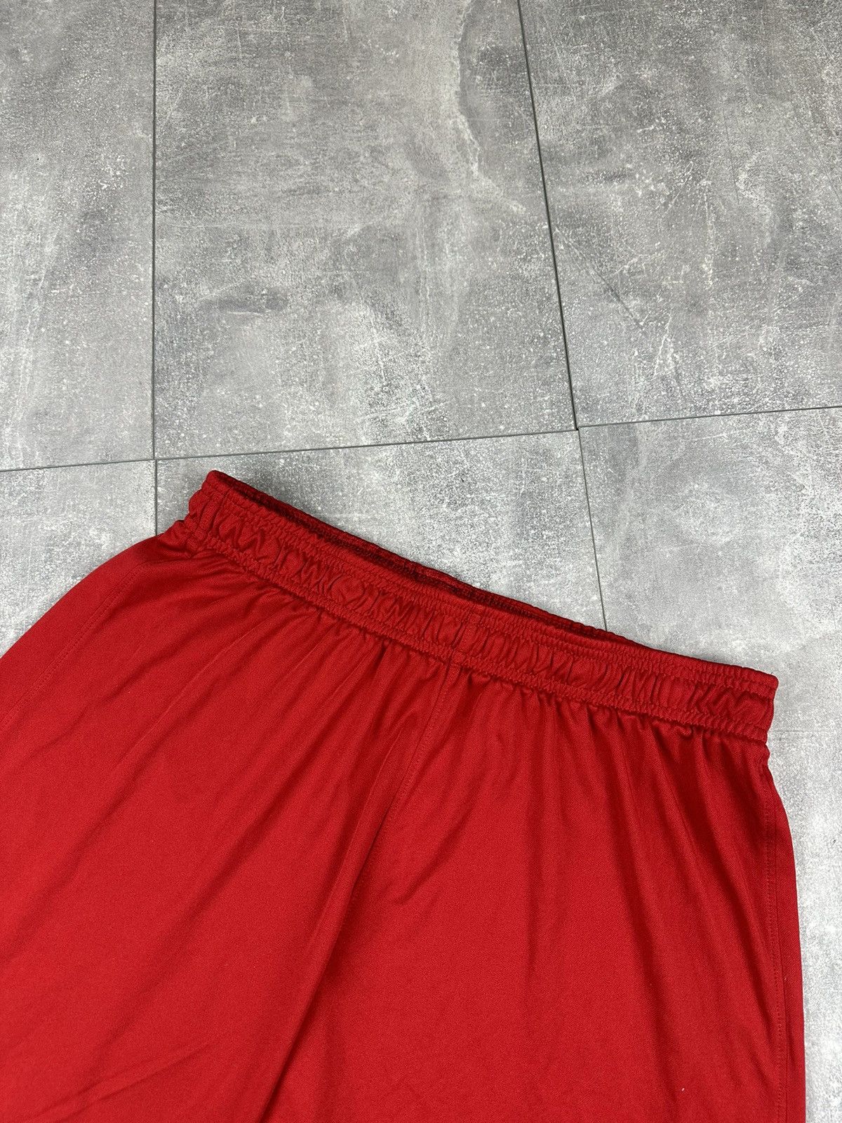 Nike Nike Liverpool Home Stadium Short 2022/23 Size US 36 / EU 52 - 5 Thumbnail