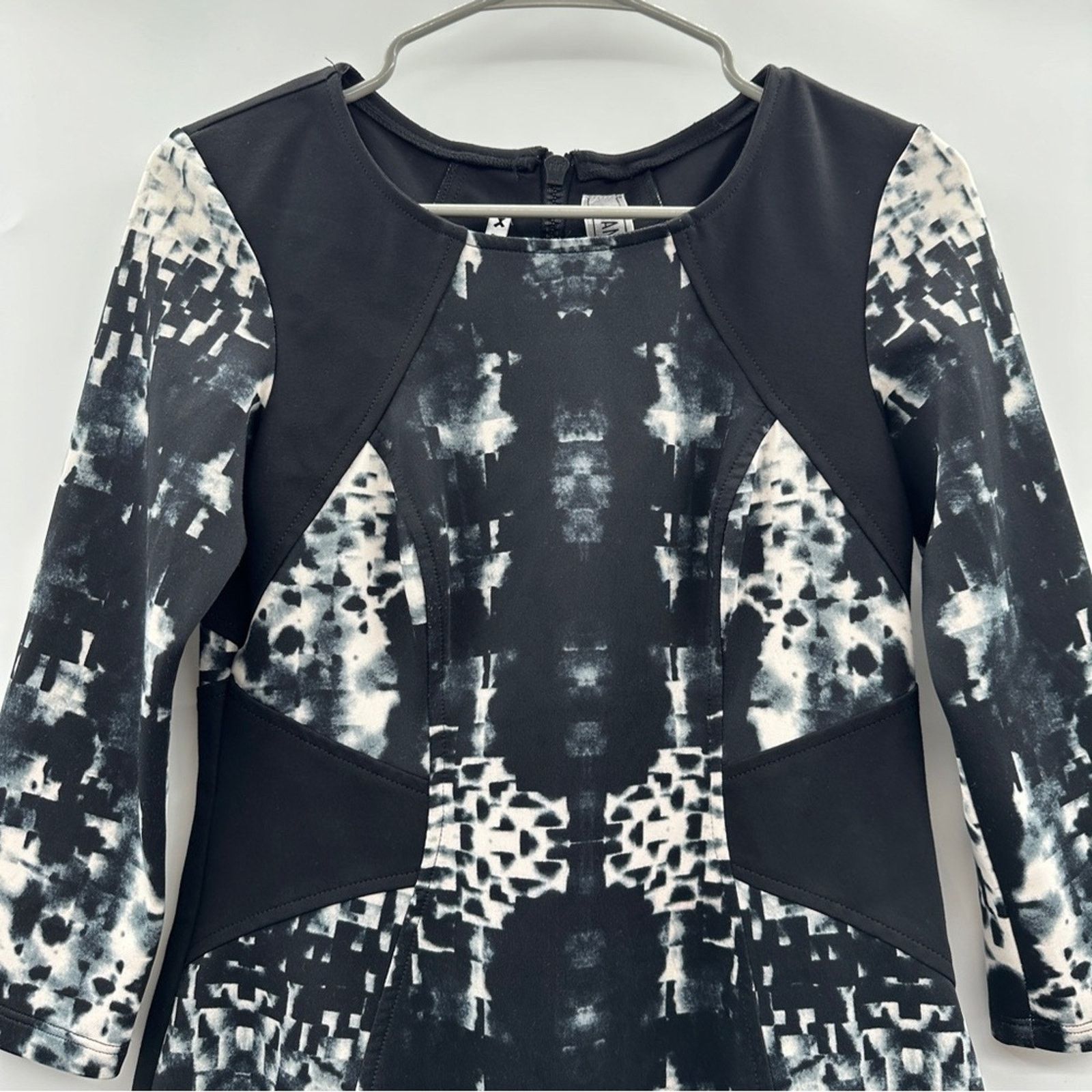 Anthropologie Yoana Baraschi Abstract Print Black & White Neoprene Dress 8 Size M / US 6-8 / IT 42-44 - 3 Thumbnail