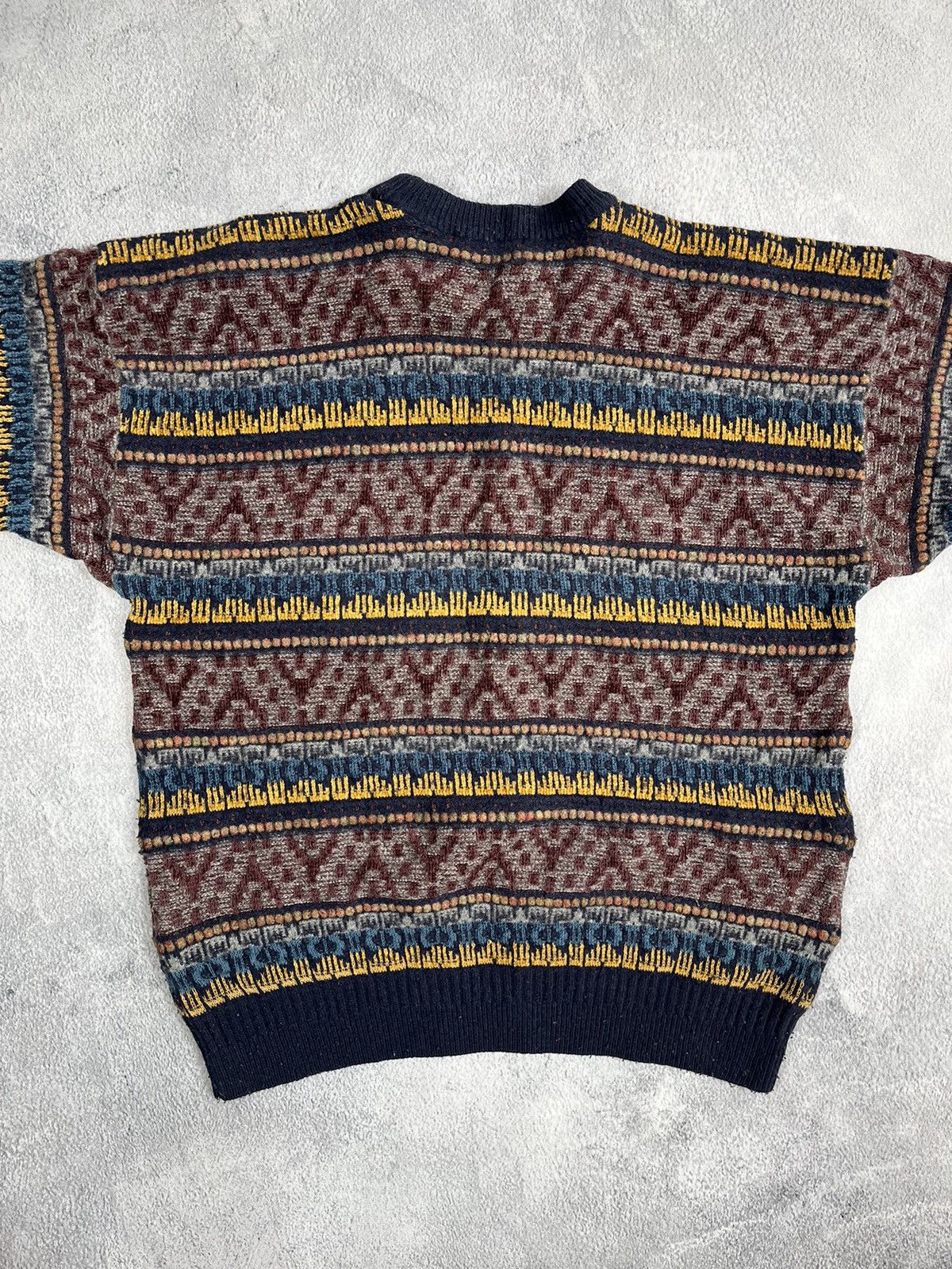 Vintage Vintage 90s Coogi style wool sweater streetwear size L Size US L / EU 52-54 / 3 - 5 Thumbnail