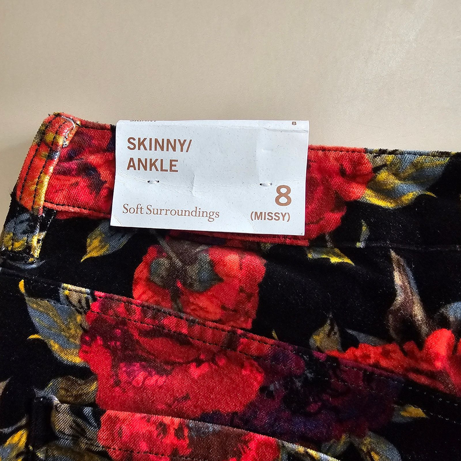 Soft Surroundings Soft Surroundings Velvet Roses Skinny Ankle Missy Pants 8 Size 30" / US 8 / IT 44 - 9 Thumbnail