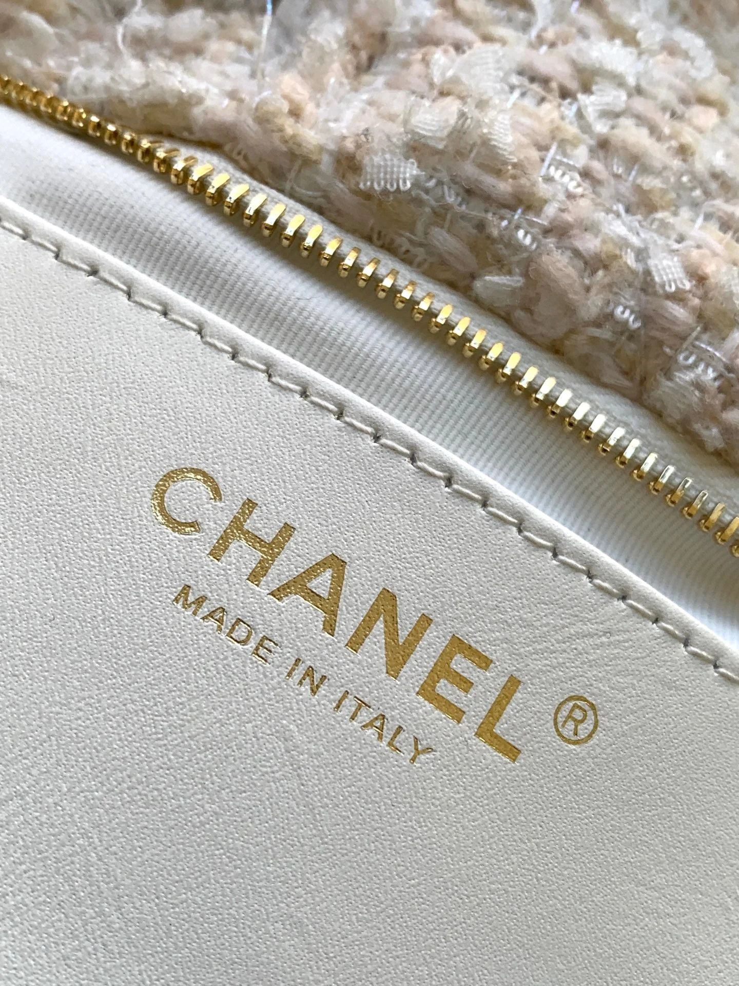 Chanel os11x0126 Size: OS / Bow Handle Bag In Cream Size ONE SIZE - 2 Thumbnail