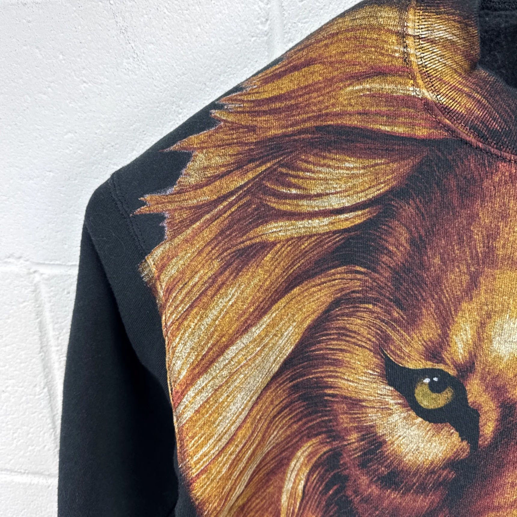 Fruit Of The Loom VINTAGE Fruit of the Loom Sweatshirt Lion Big Print Mens Pullover Crew Neck Black Cotton Blend 90s Nature Animals Size US L / EU 52-54 / 3 - 6 Thumbnail
