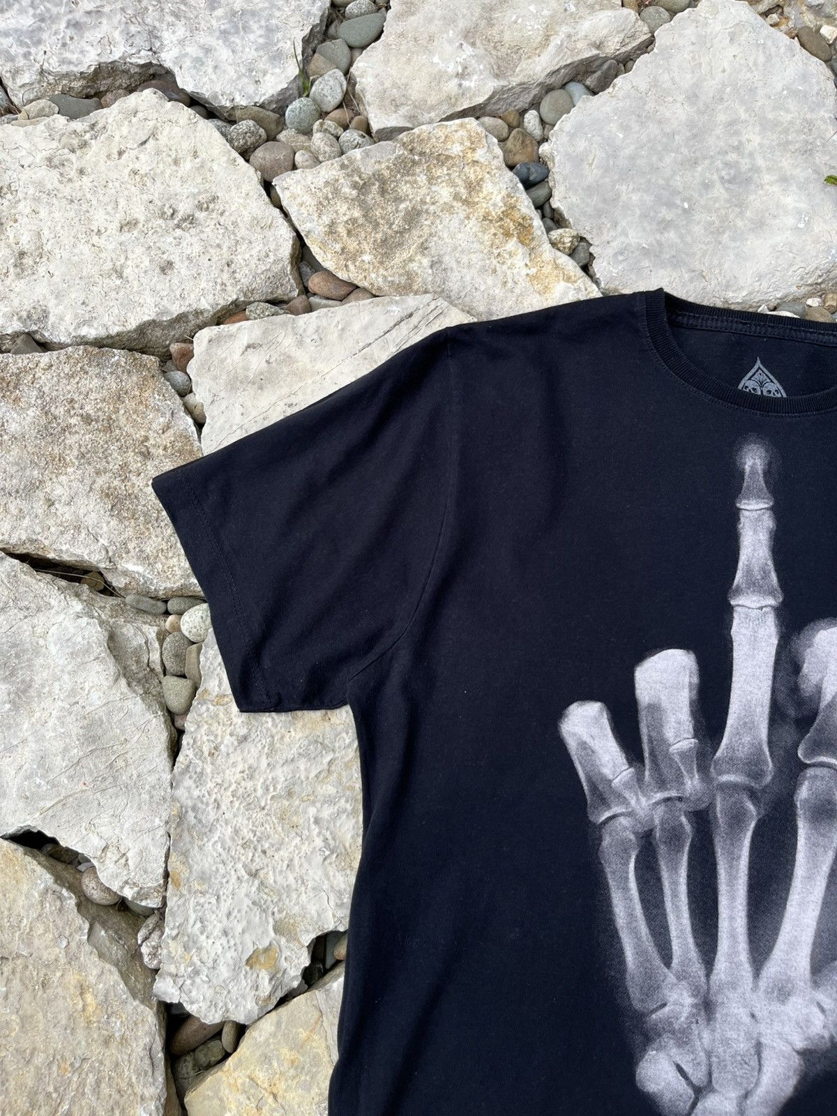 Japanese Brand × Vintage Vintage skeleton y2k fuck you roentgen middle finger tee Size US L / EU 52-54 / 3 - 5 Thumbnail