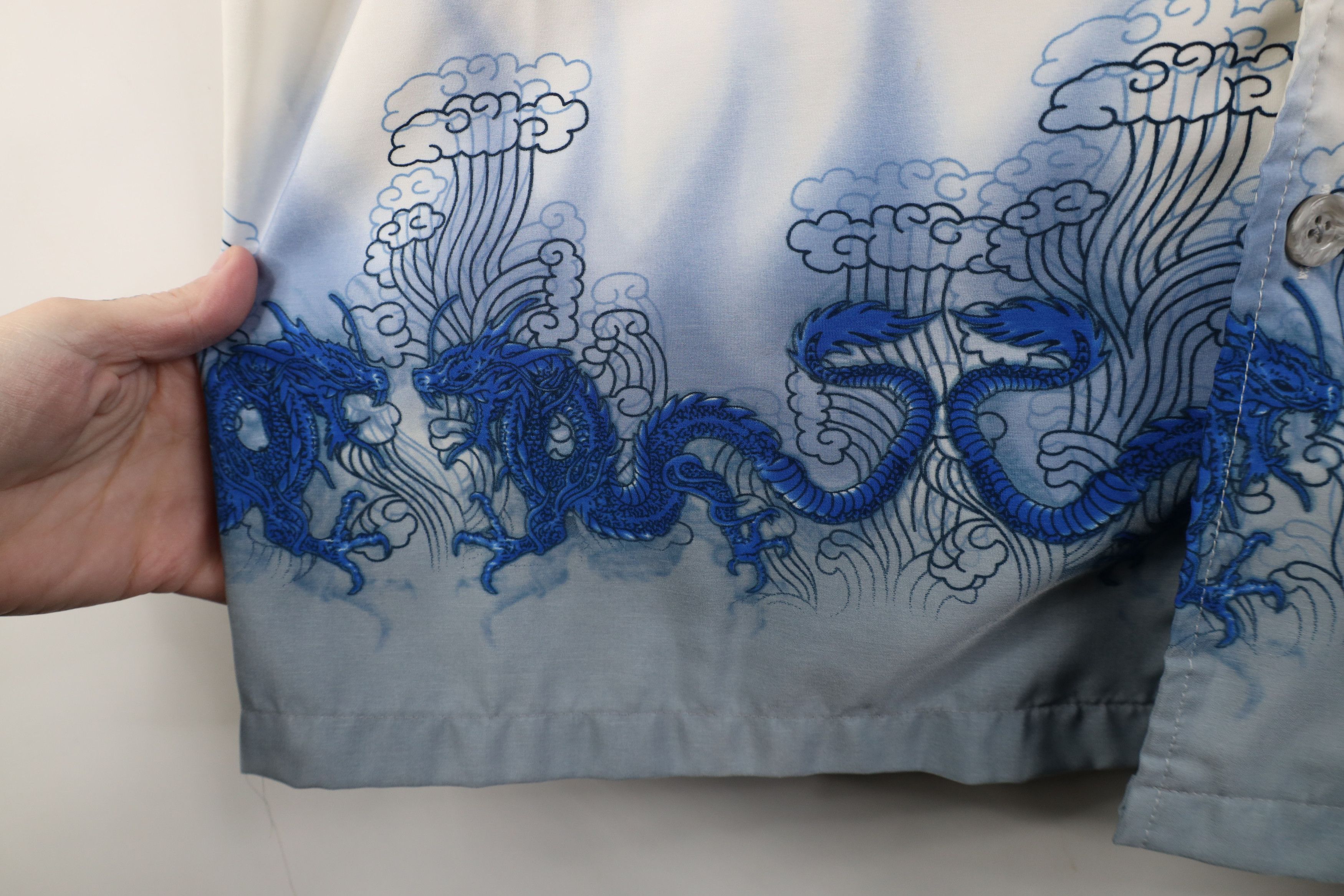 Vintage Vintage 90s Y2K Streetwear Dragon Casino Poker Button Shirt Size US L / EU 52-54 / 3 - 6 Thumbnail