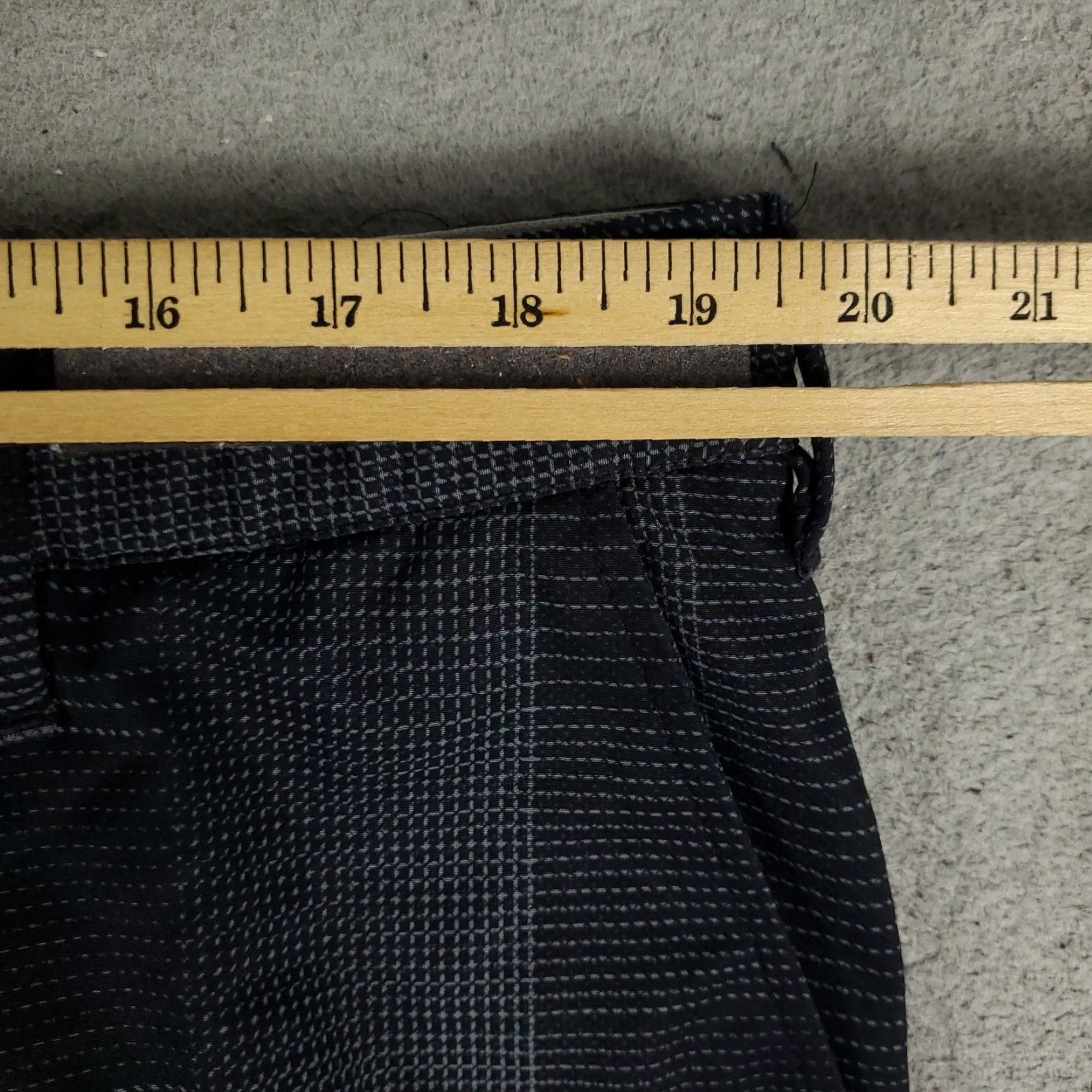Adidas VINTAGE Adidas Shorts Men Size 40 Black Plaid Chino Casual Golf Flat Front Size US 40 / EU 56 - 4 Thumbnail