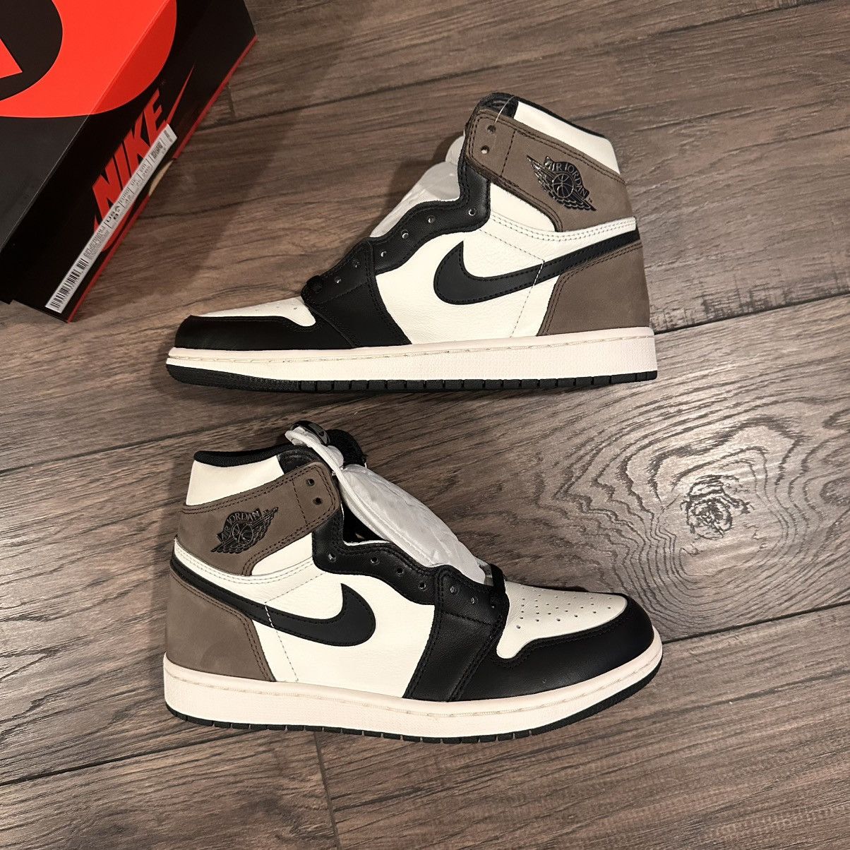 Jordan Brand Nike Air Jordan 1 Mocha High Brown 555088-105 Size 8.5 Mens Size US 8.5 / EU 41-42 - 3 Thumbnail