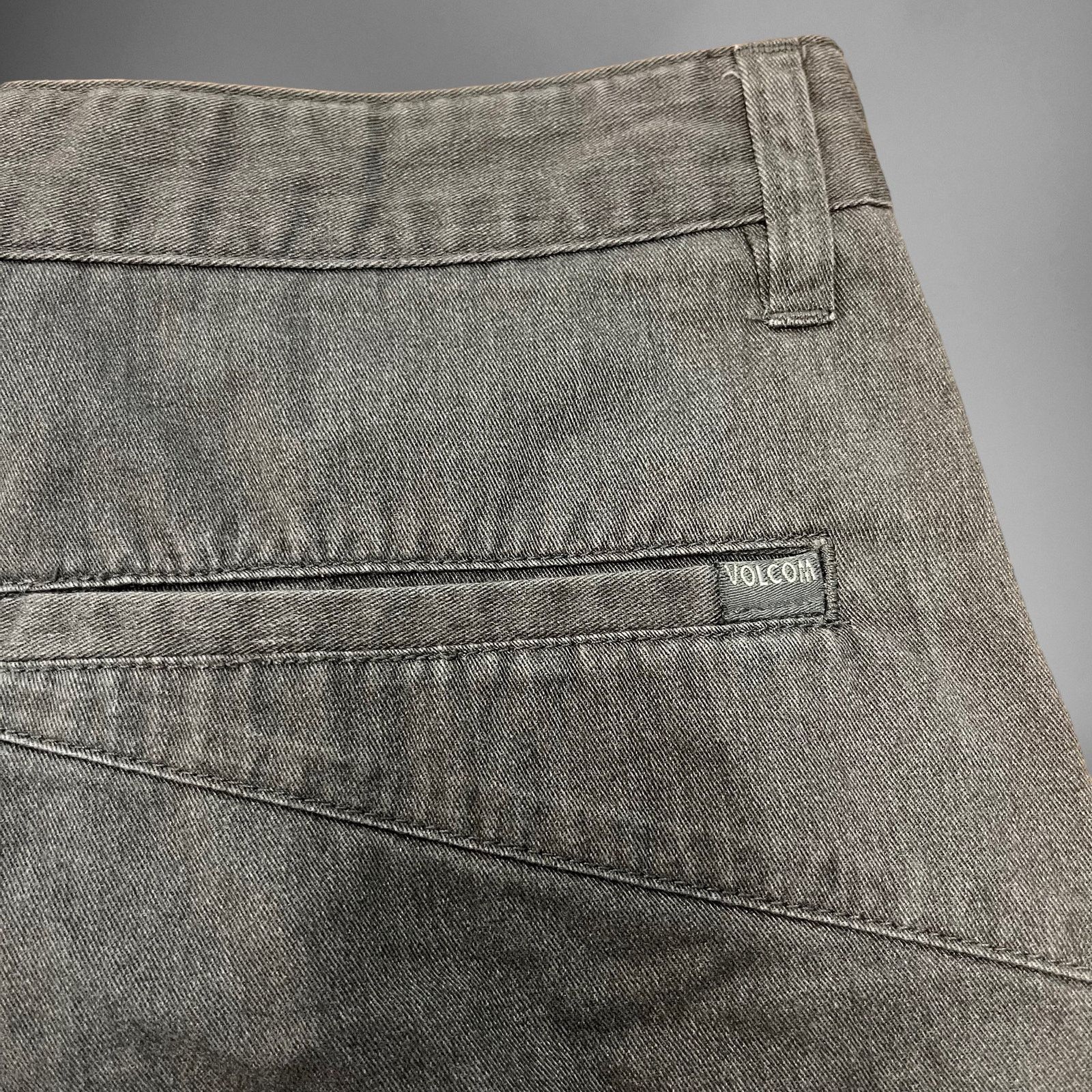 Volcom Volcom Skater Shorts Chinos Mens Size 33 Gray Corpo Class Size US 33 - 9 Thumbnail