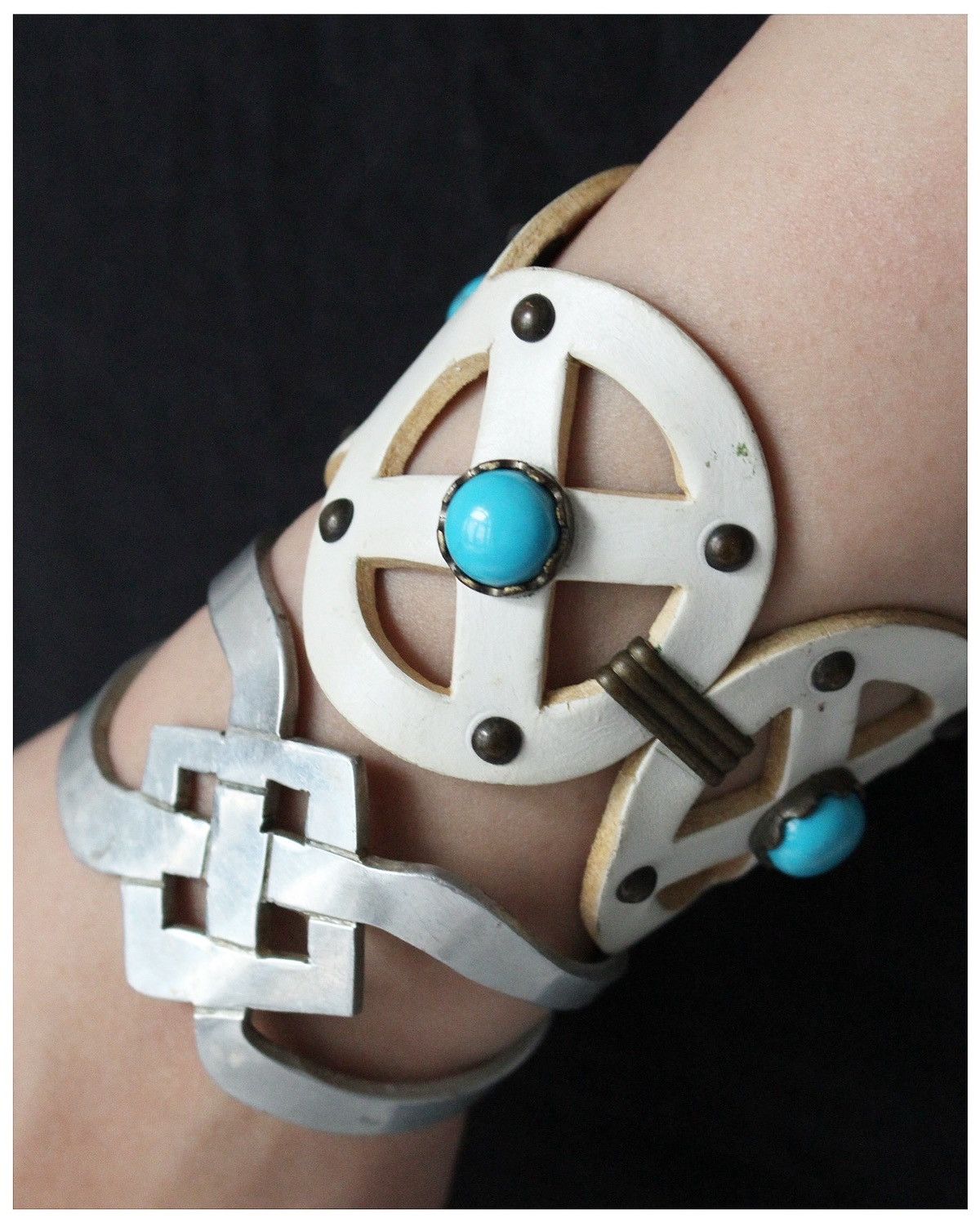 Vintage 2000S JAPANESE MADE TURQUOISE WIDE WHITE LEATHER BRACELET Size ONE SIZE - 5 Thumbnail