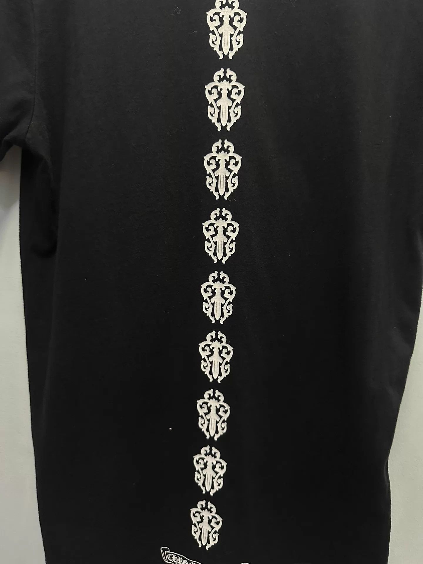 Chrome Hearts Chrome Hearts Vine Sword Scroll V-neck SS Tee M Size US M / EU 48-50 / 2 - 5 Thumbnail