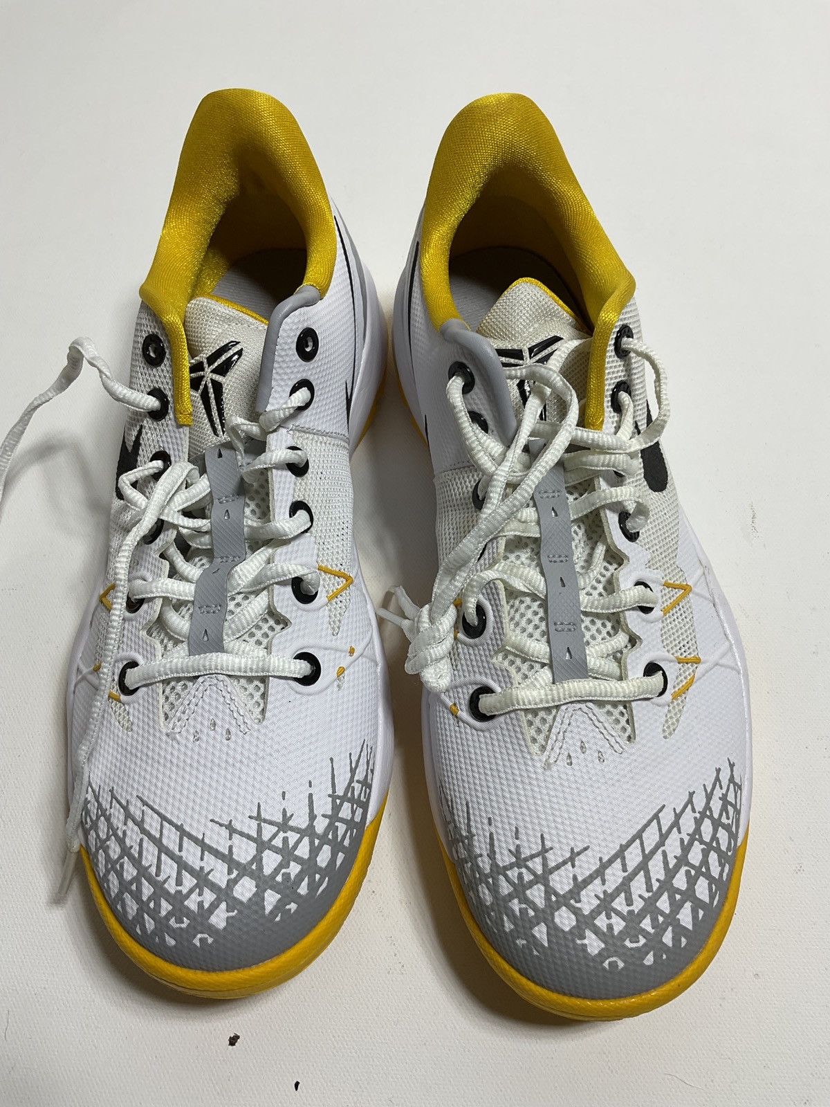 Nike Nike Zoom Kobe Venomenon 4 White University Gold (9.5) Size US 9.5 / EU 42-43 - 6 Thumbnail