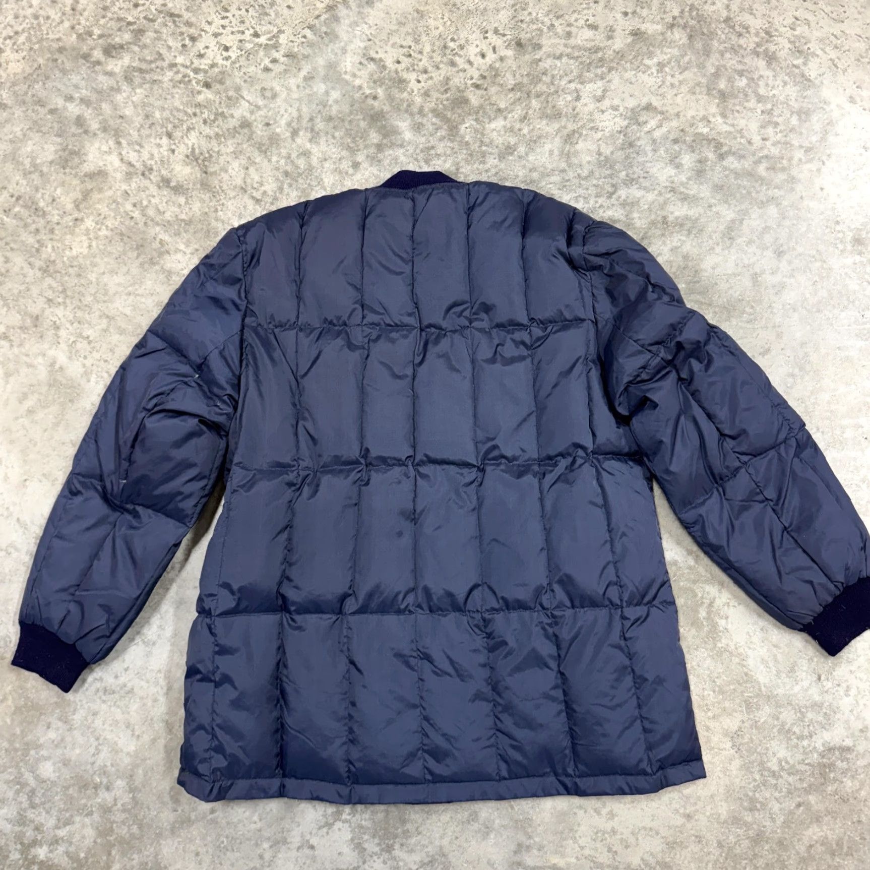 Vintage VINTAGE Puffer Jacket Mens Large Navy Blue Quilted Button Front Warm Coat 80s Size US L / EU 52-54 / 3 - 3 Thumbnail