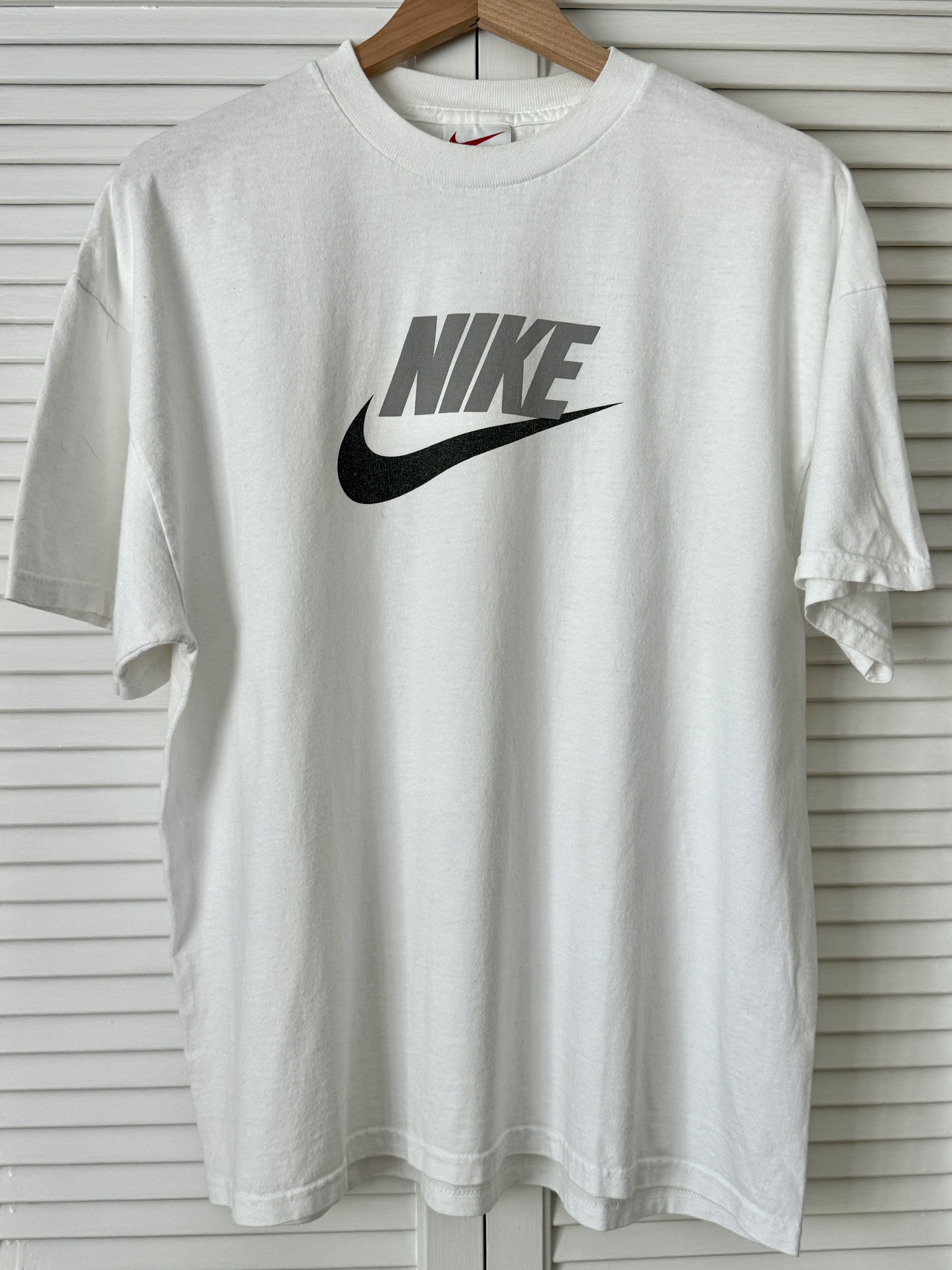 Nike Vintage Nike T Shirt Big Logo SZ XL Size US XL / EU 56 / 4 - 1 Thumbnail