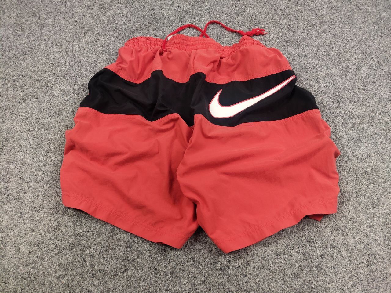 Nike Vintage 90's Nike Big Swoosh Nylon Red Black Casual Shoes Size US 34 / EU 50 - 2 Thumbnail