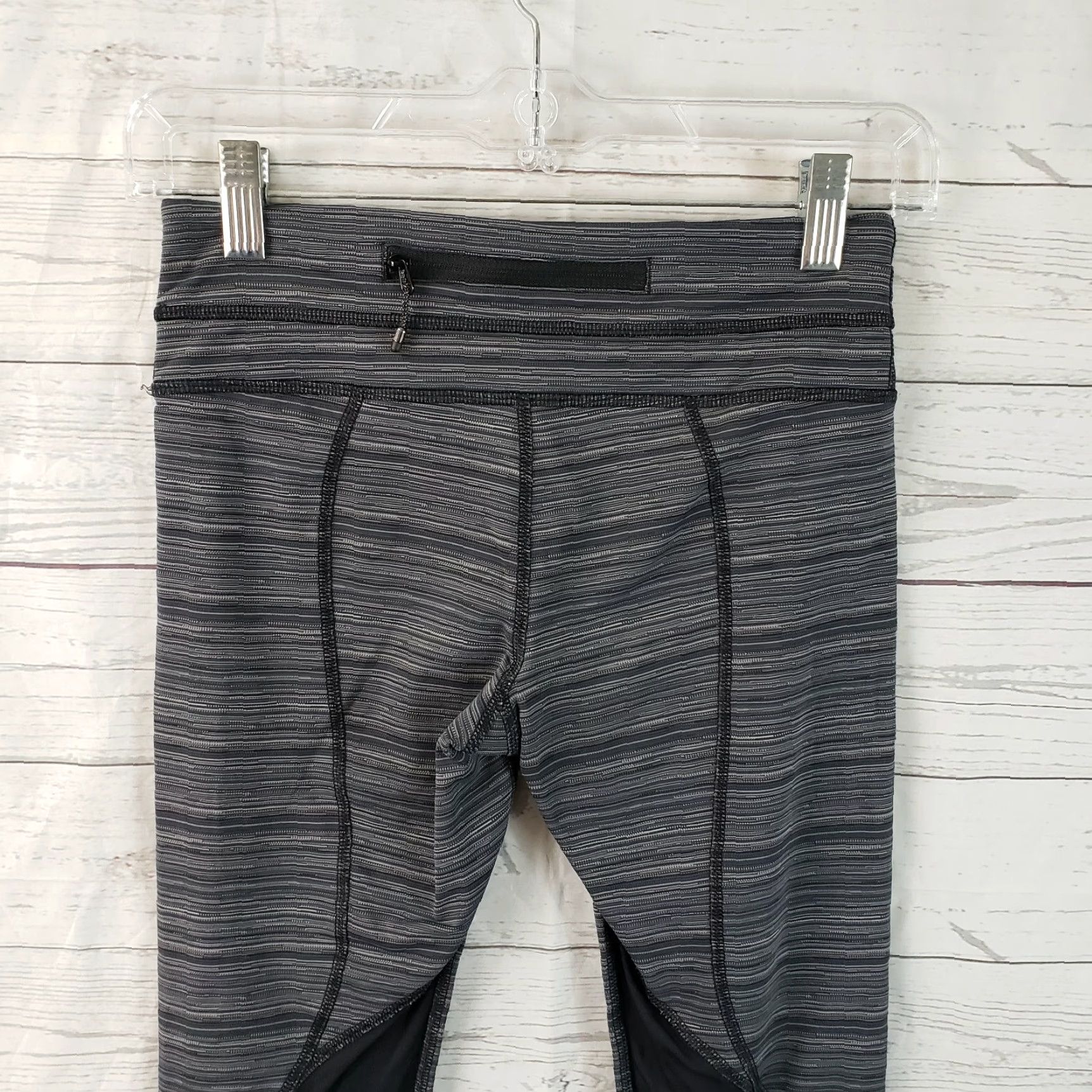 Lululemon Lululemon Womens Capri Leggings Sz 4 Gray Striped Back Zip Pocket Category: Leggings Adult Womens Size 4 Gray Striped Zip Pocket Activewear 90s? Size 27" / US 4 / IT 40 - 4 Thumbnail