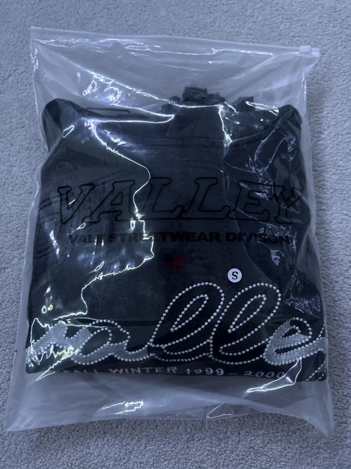 Vale Vale Forever Black Midnight Pullover Hoodie Valley Dreams Size US S / EU 44-46 / 1 - 9 Thumbnail
