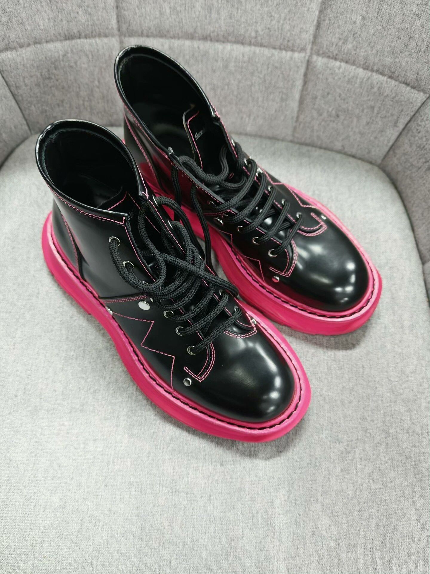 Alexander McQueen Alexander McQueen Ankle Boots for Sale Size US 8 / IT 38 - 1 Thumbnail