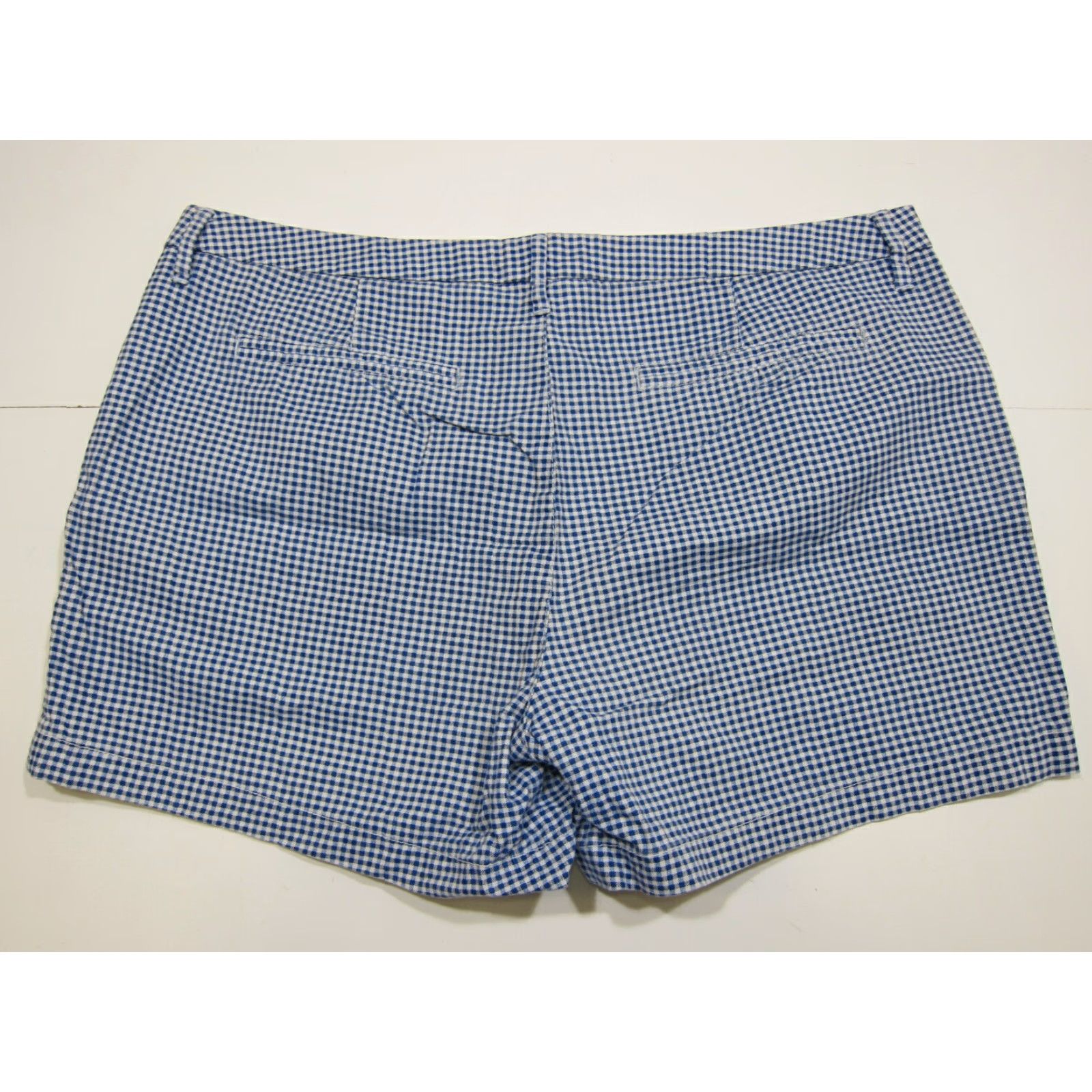 Old Navy Old Navy 100% Cotton Blue White Plaid Flat Front Chino Shorts Women Size 14 Size 26" / US 2 / IT 38 - 2 Thumbnail