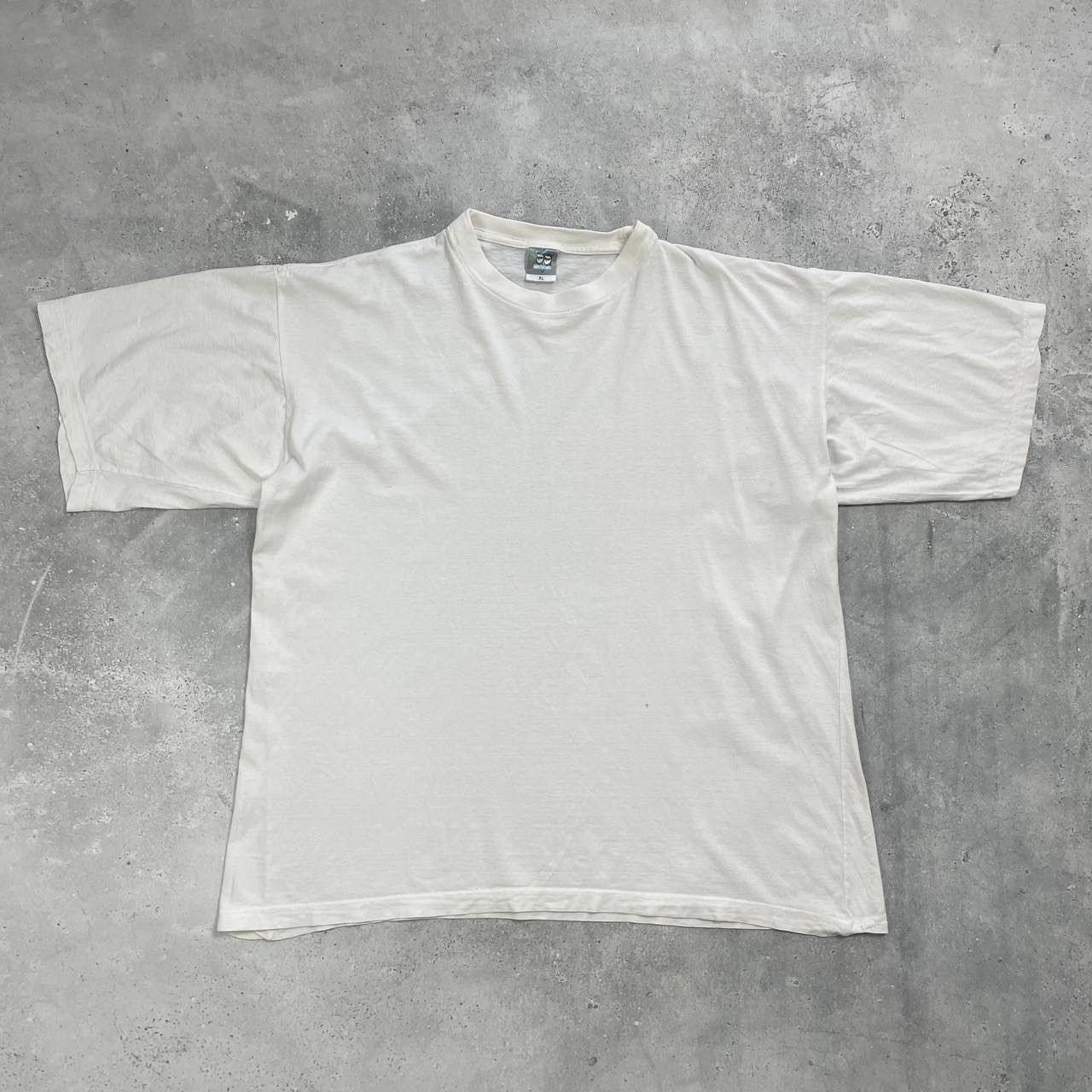 Vintage Vintage 2000s Blank T Shirt White Size XL Size US XL / EU 56 / 4 - 1 Thumbnail