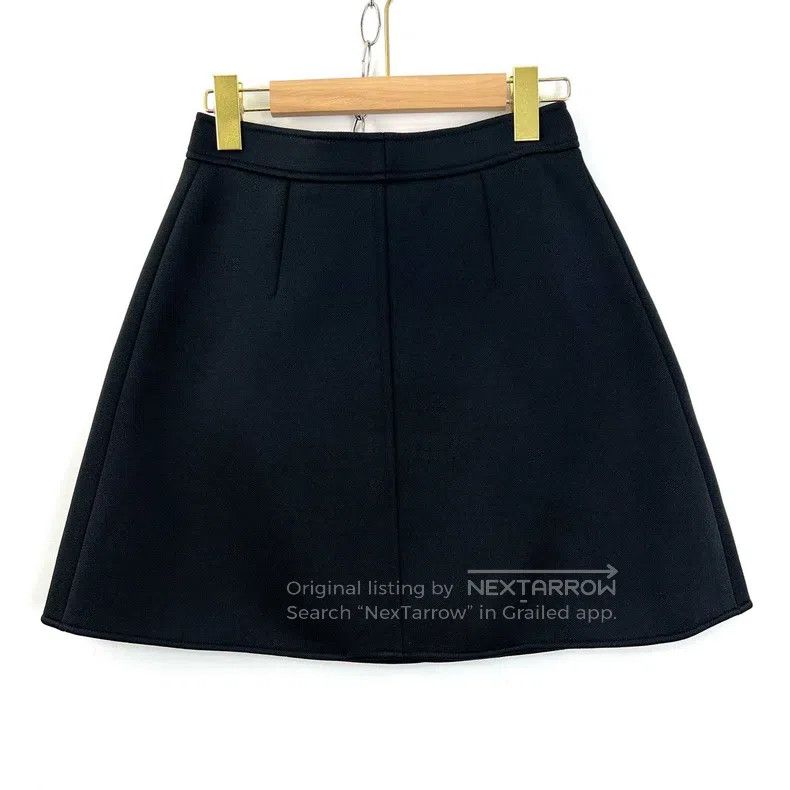 Louis Vuitton Louis Vuitton Black gold button logo embroidered skirt Size 35" - 2 Thumbnail