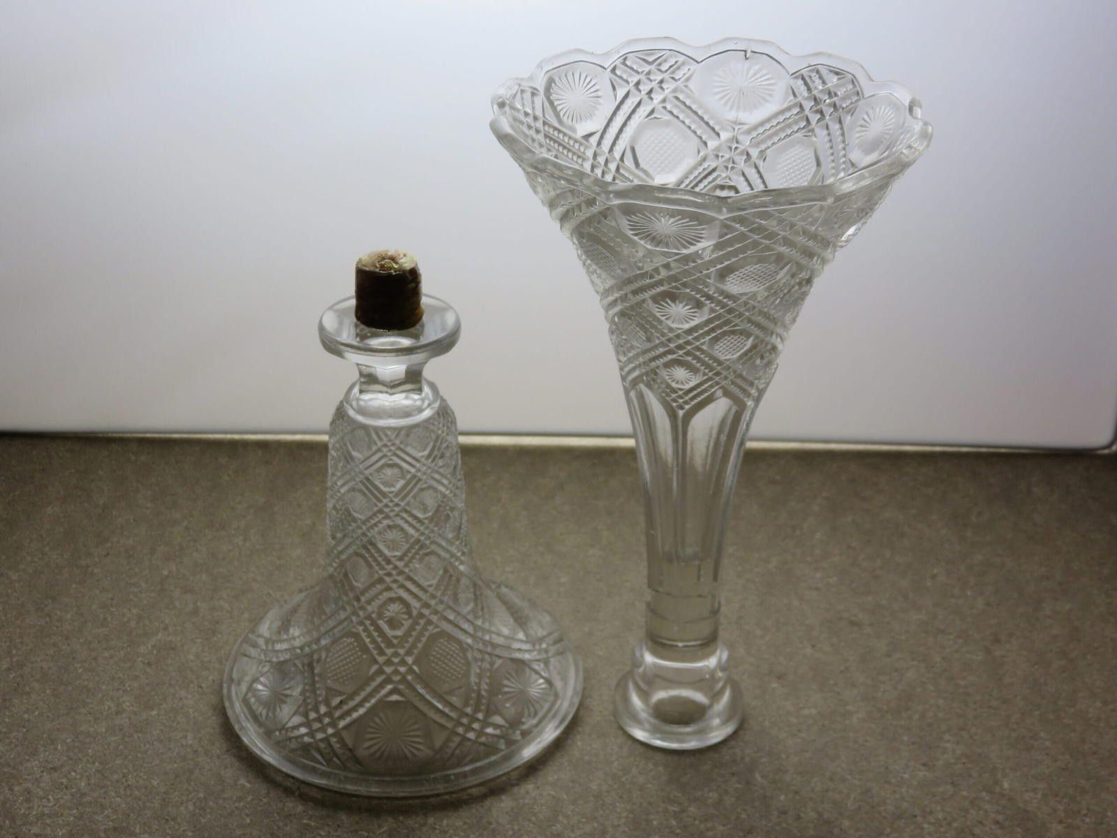 The Unbranded Brand Vintage Pressed Glass Vase 14 1/4" Size ONE SIZE - 4 Thumbnail