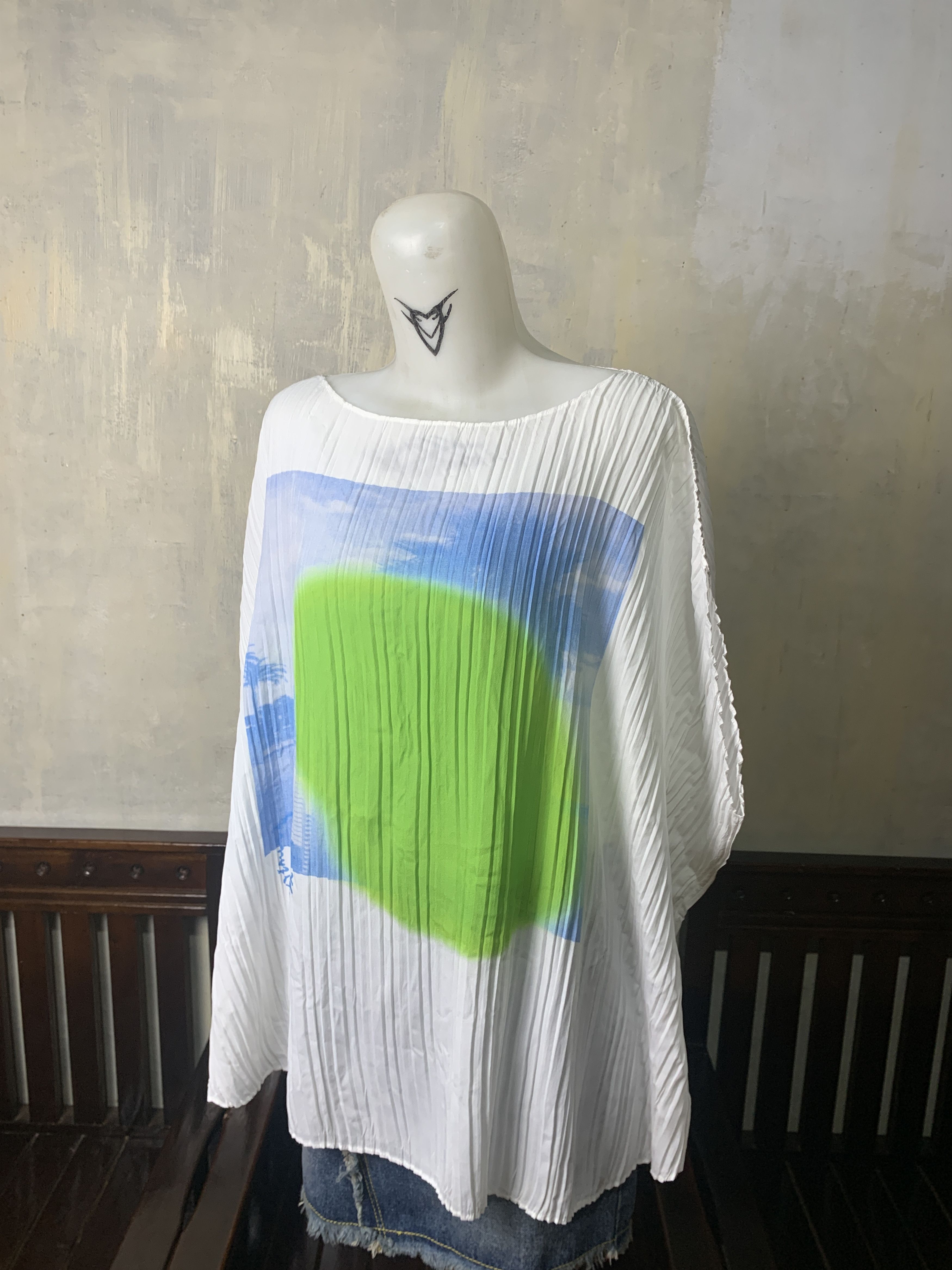 Japanese Brand White Printed Pleated Loose Fit Blouse (One Size) Size ONE SIZE - 2 Thumbnail