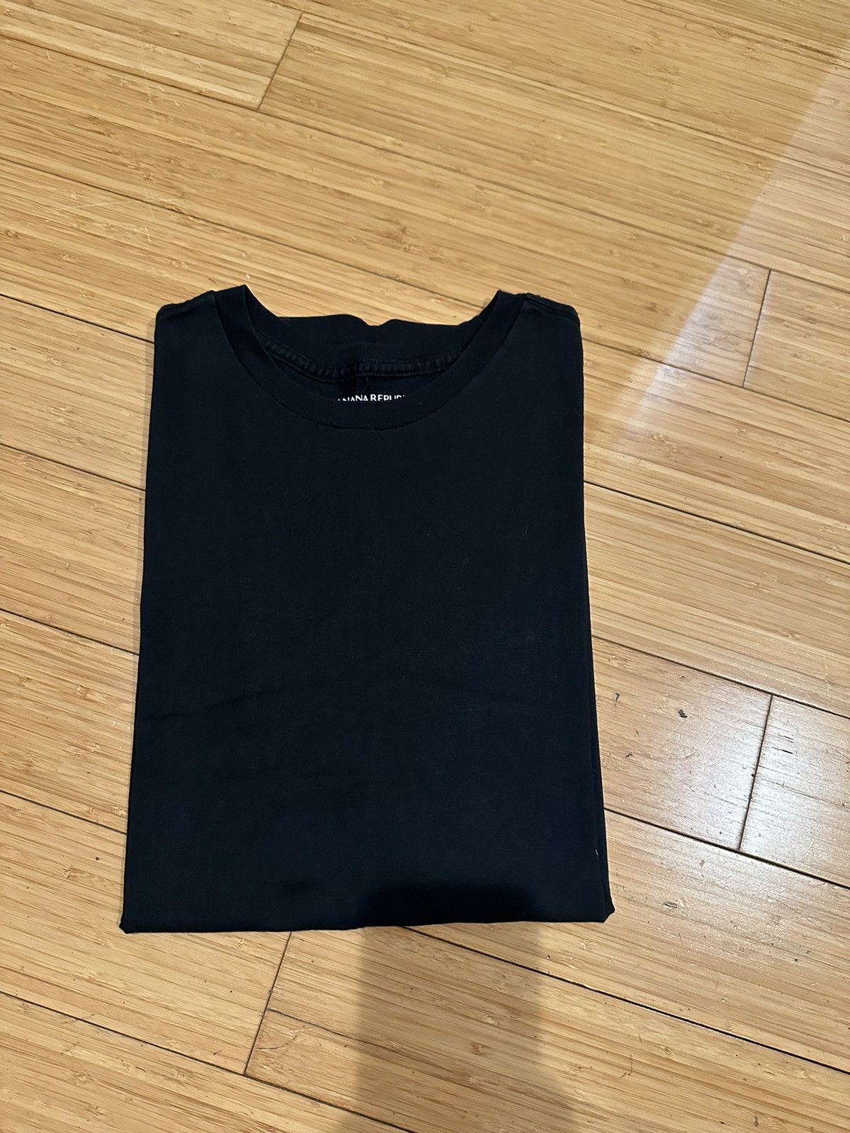 Banana Republic BANANA REPUBLIC AUTHENTIC SUPIMA® T-SHIRT Size Medium Tall Size US M / EU 48-50 / 2 - 6 Thumbnail