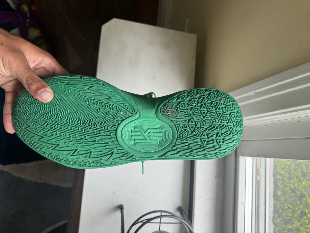 Nike EYBL KYRIE 5 LOW Size US 15 / EU 48 - 8 Thumbnail