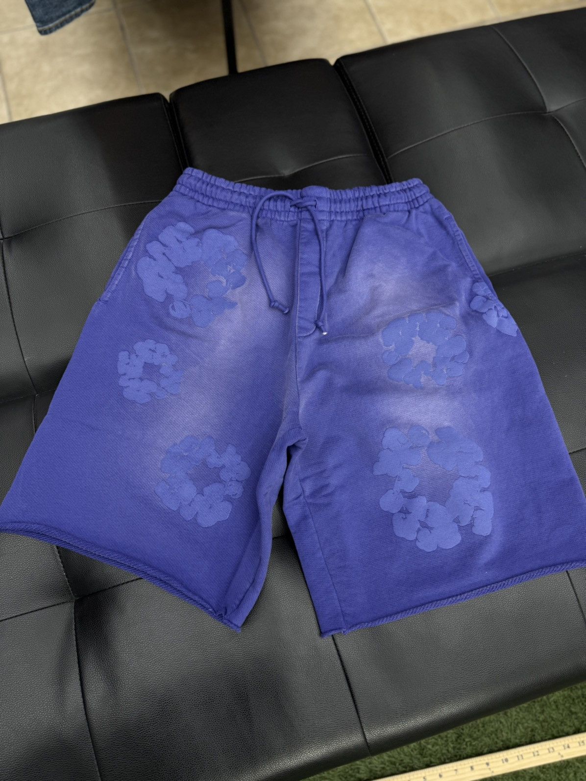 DENIM TEARS Denim Tears 2025 Blue Cotton Wreath Shorts Size XS Size US 29 - 1 Thumbnail