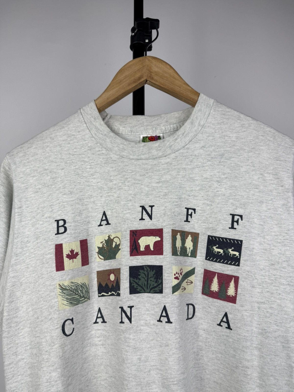 Vintage Vintage 90s Canada Banff Graphic logo Y2K USA T-shirt Size US M / EU 48-50 / 2 - 2 Thumbnail
