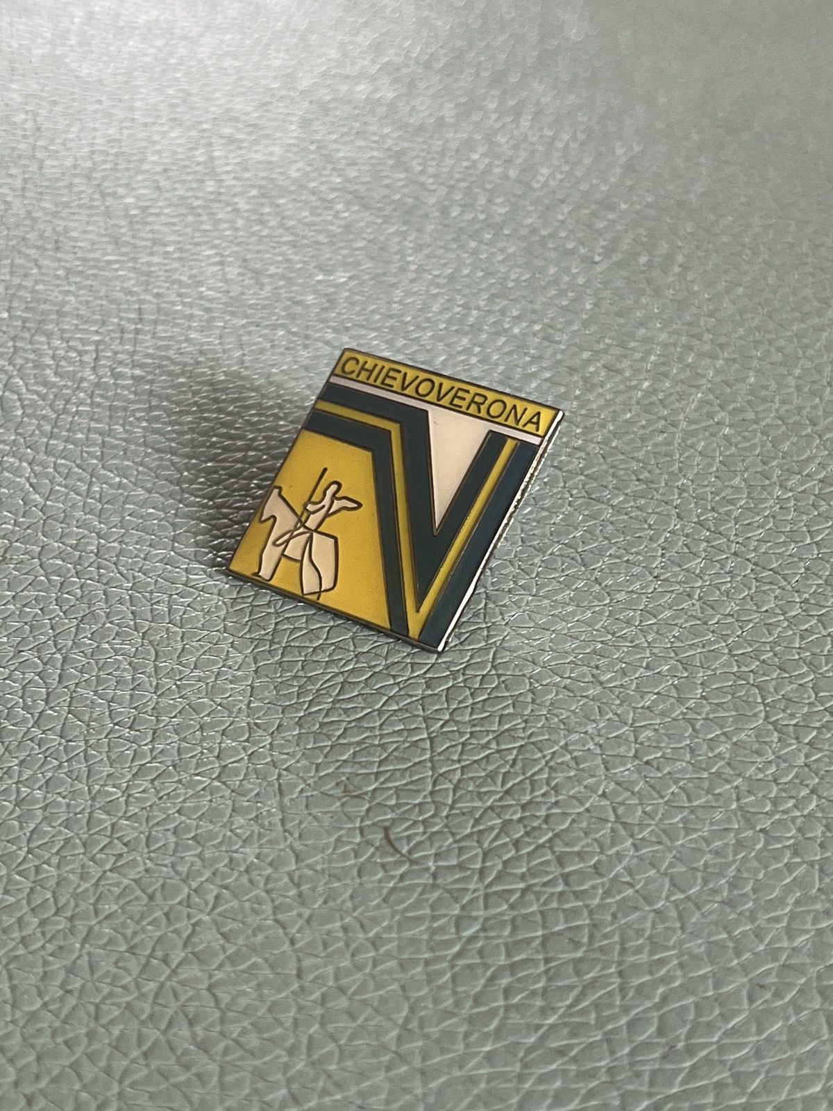 Vintage Chievo Verona logo vintage pin (RIP) Size ONE SIZE - 3 Thumbnail