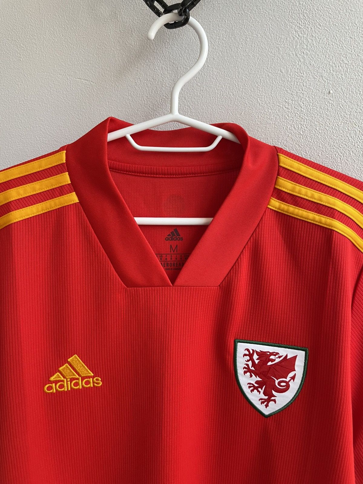 Adidas WALES 2020 2021 HOME FOOTBALL SHIRT SOCCER JERSEY ADIDAS Size US M / EU 48-50 / 2 - 8 Thumbnail