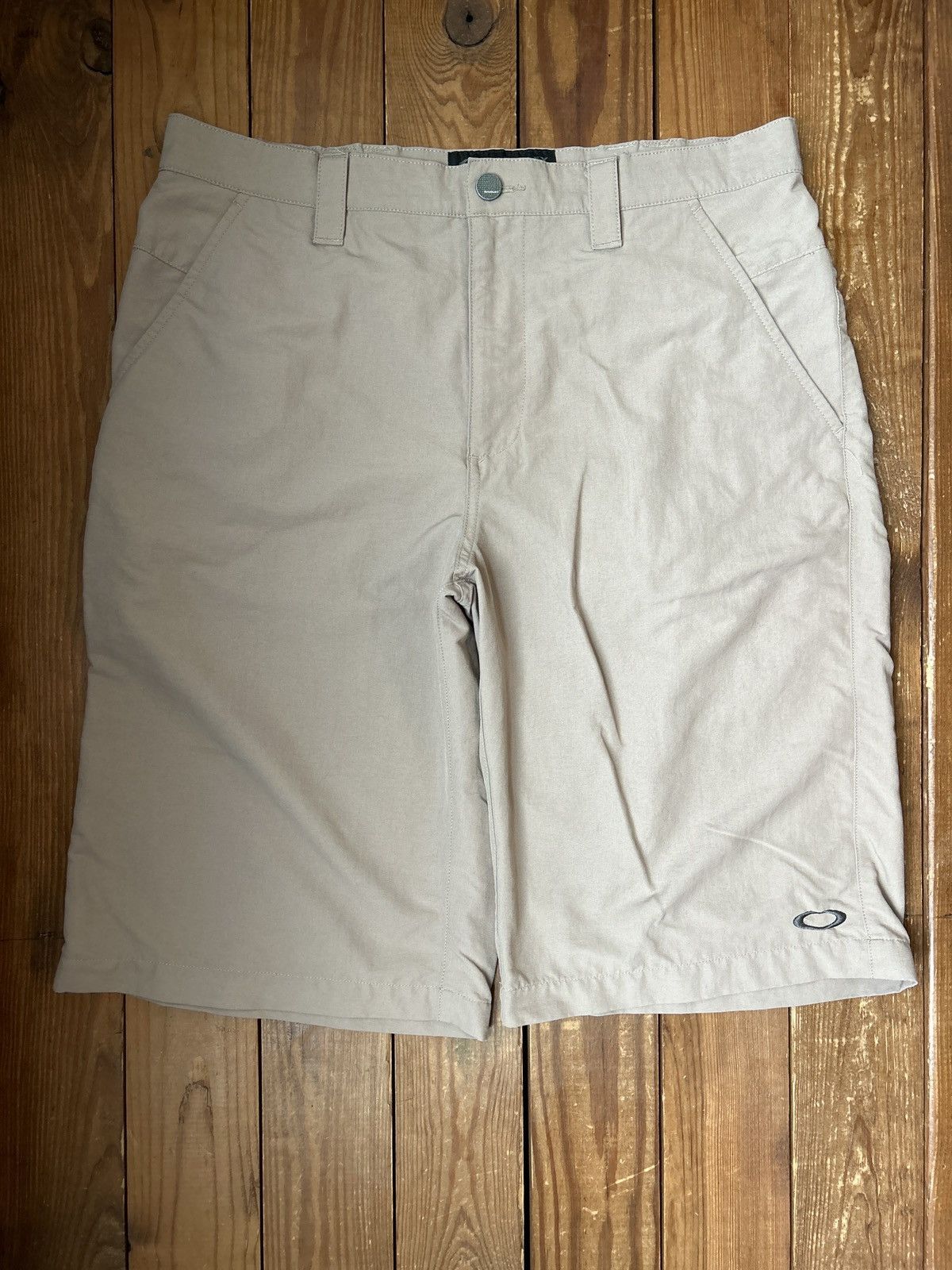 Oakley × Vintage Vintage Y2K Oakley Tan Nylon Shorts Size US 32 / EU 48 - 1 Thumbnail